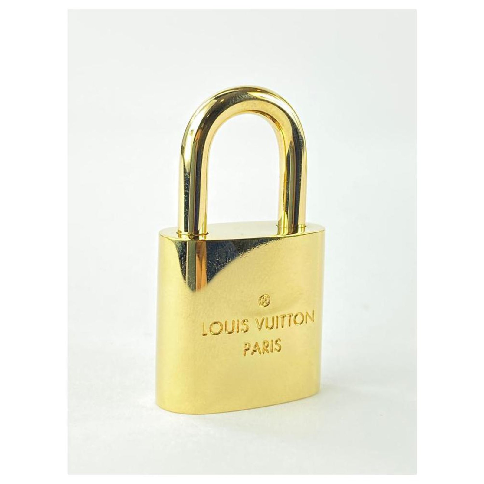 Louis Vuitton Gold #664 Padlock and Key Set Cadena Lock Full Kit White gold  ref.306199 - Joli Closet