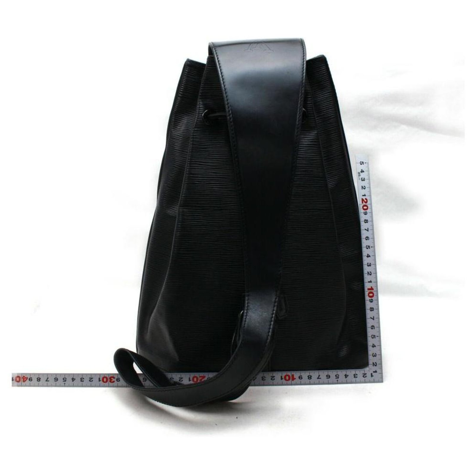 Louis Vuitton Epi Noir Sac a Dos Sling Backpack Hobo Drawstring Metal  ref.306700 - Joli Closet