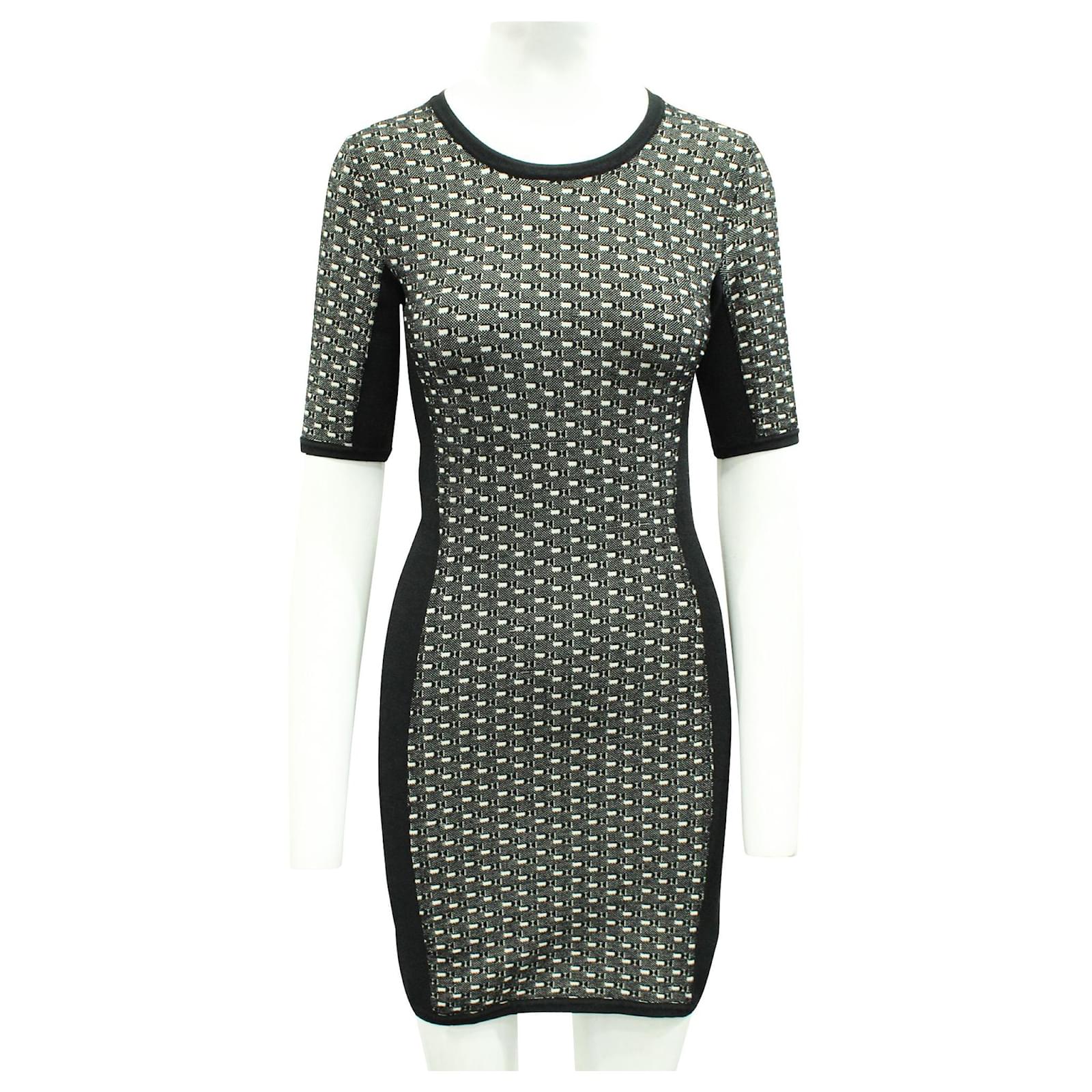 outfits with black sweater