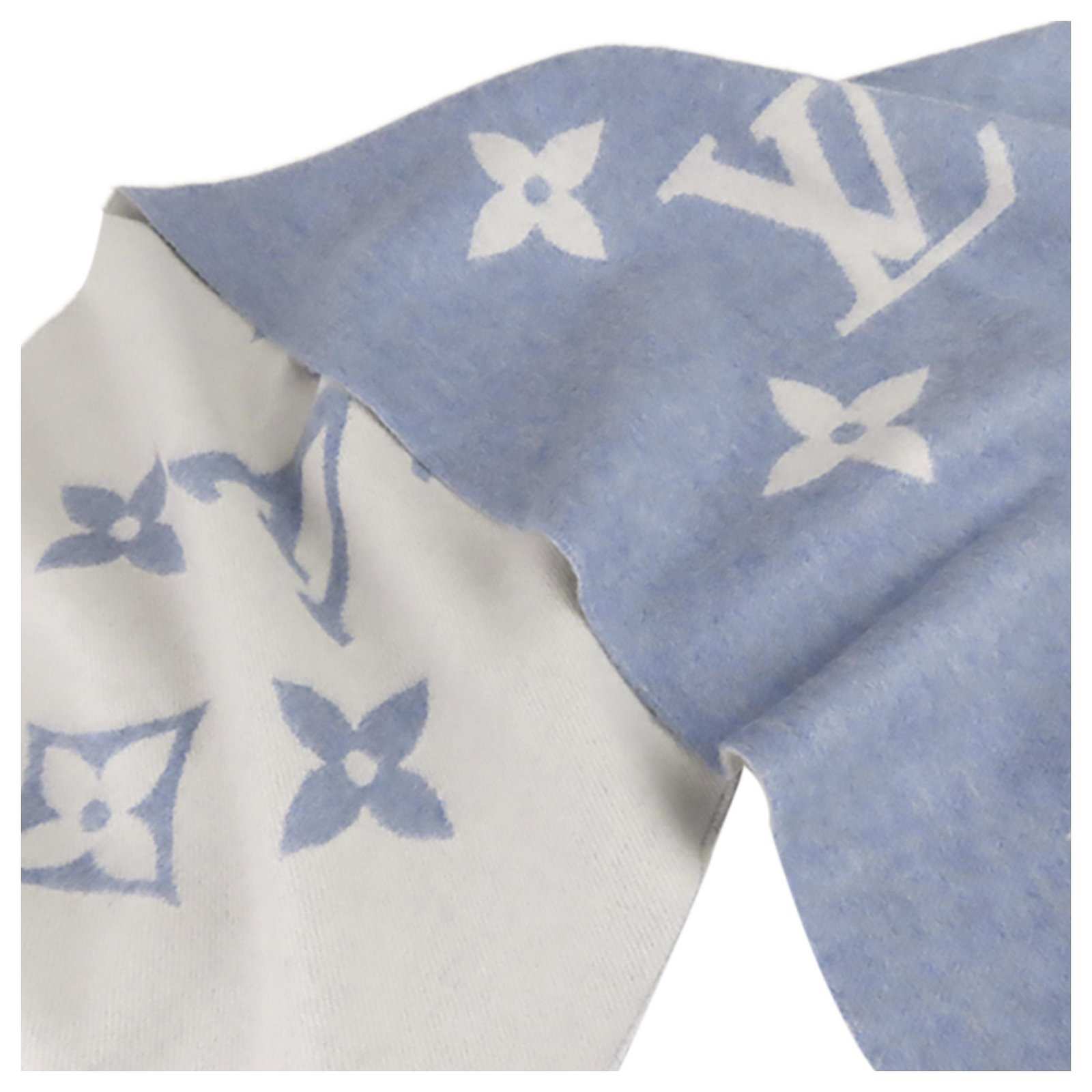 Louis Vuitton Blue Reykjavik Cashmere Scarf White Cloth ref.308590 - Joli  Closet