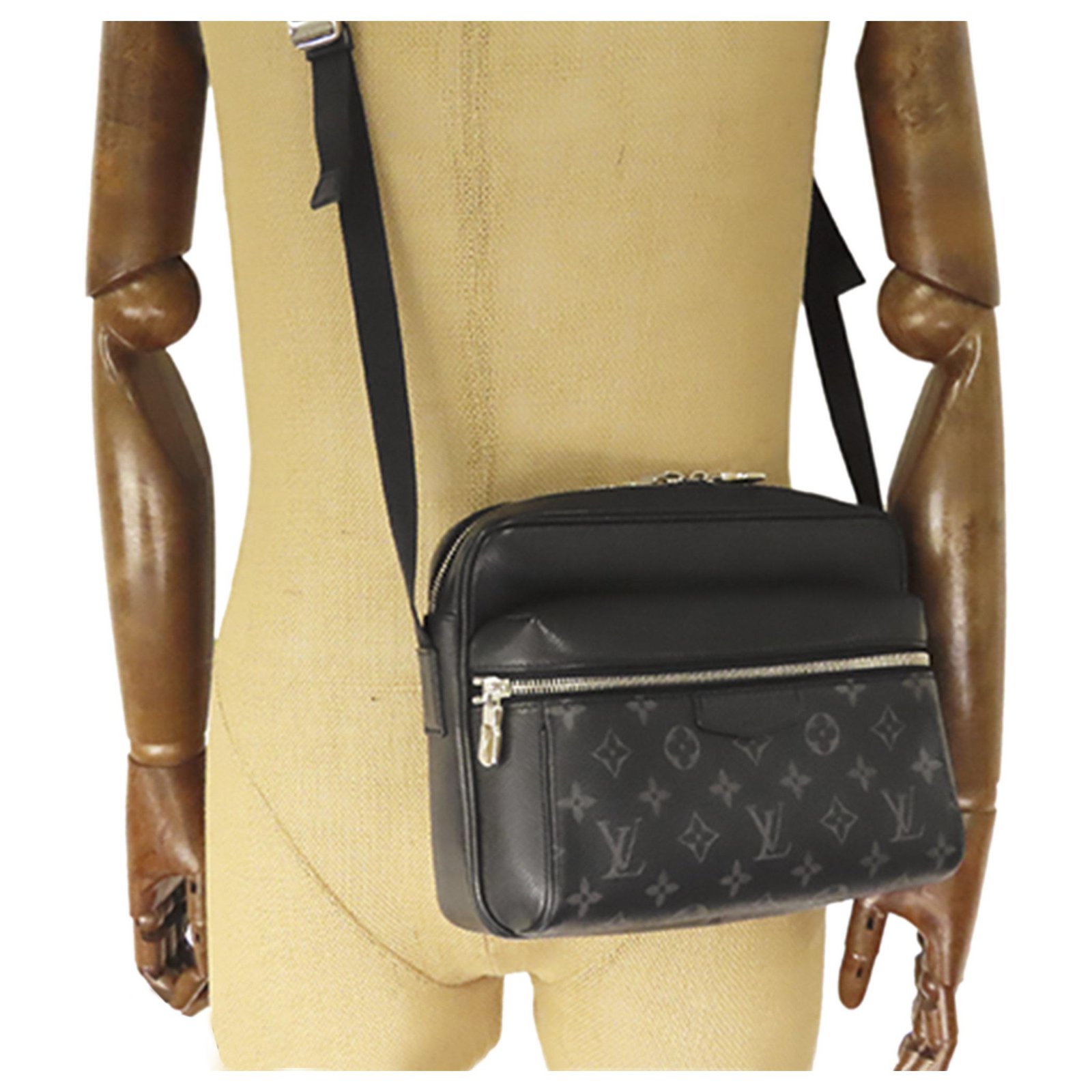 Louis Vuitton Outdoor Messenger PM Black Leather ref.813882 - Joli Closet