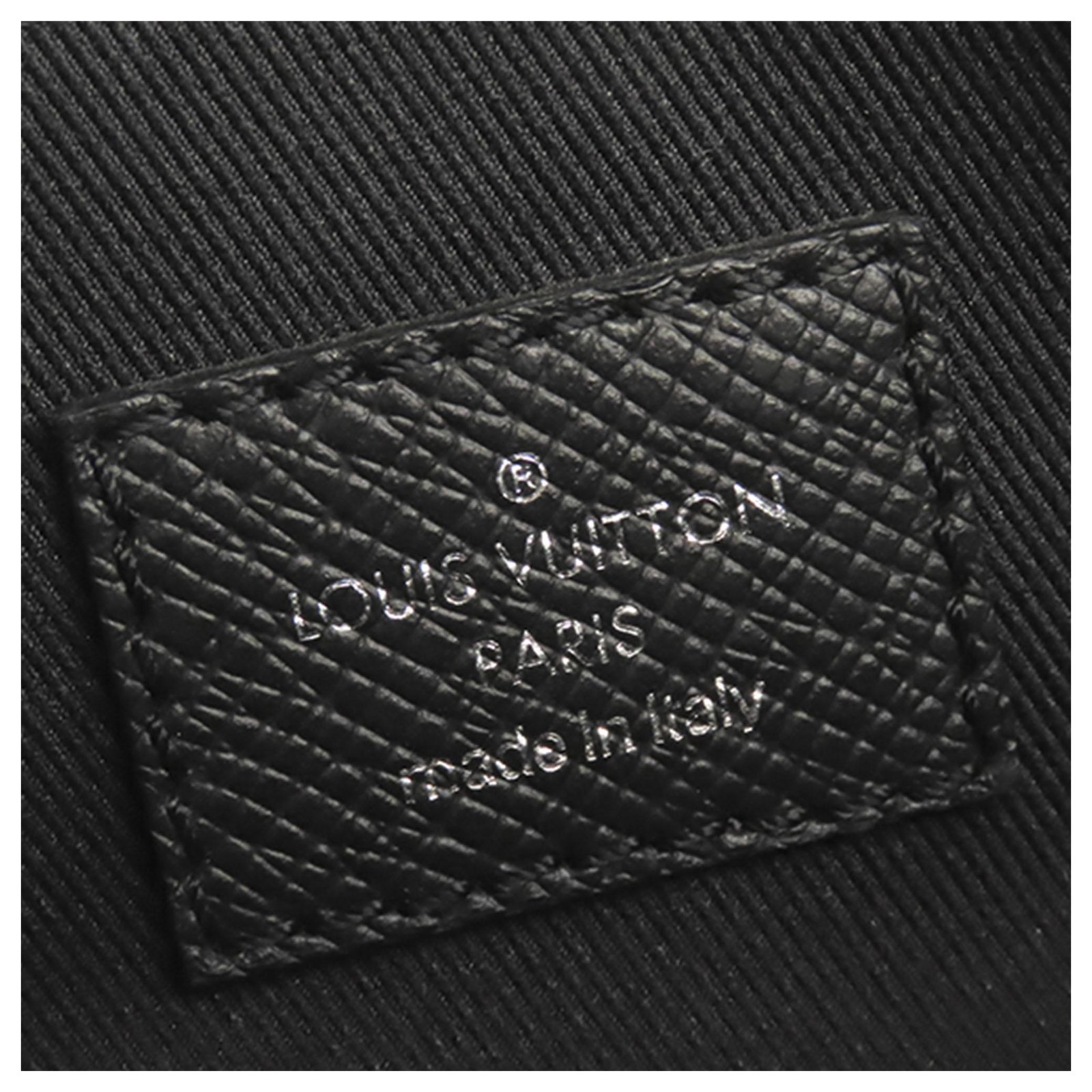 Louis Vuitton Outdoor Messenger PM Black Leather ref.813882 - Joli Closet