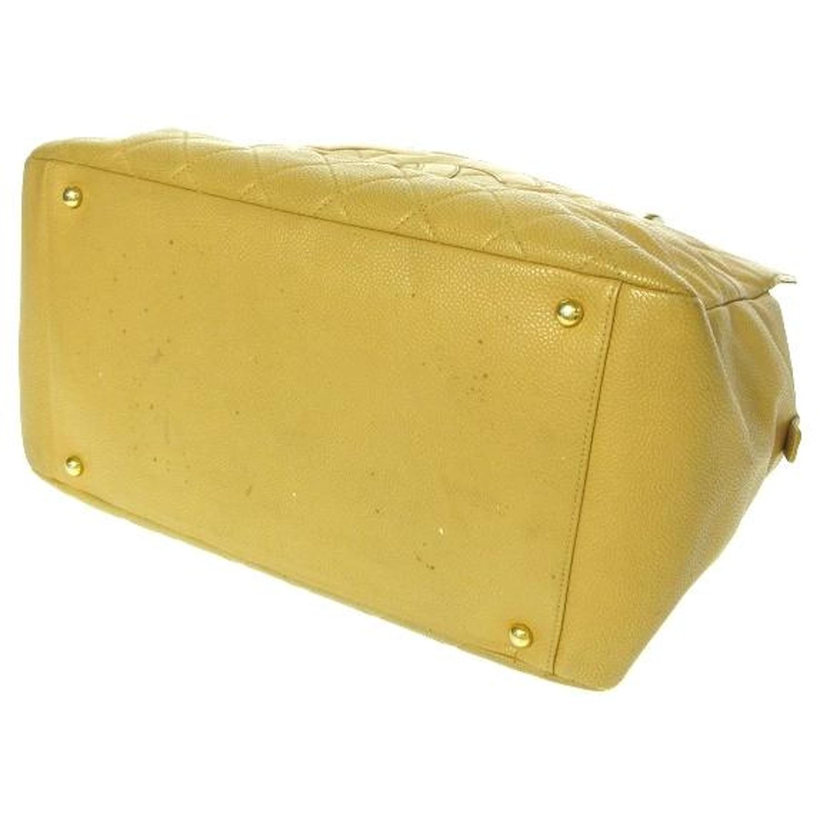 Chanel shoulder bag Beige Leather ref.310014 Joli Closet