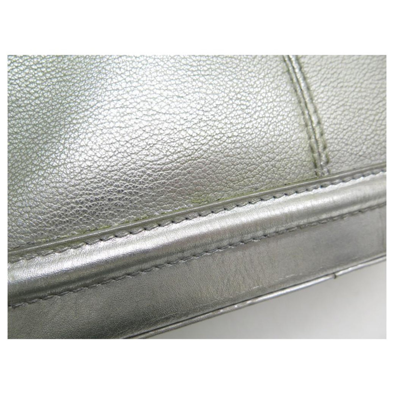 LOUIS VUITTON LOCKIT PM HANDBAG IN SILVER SUHALI LEATHER HAND BAG Silvery  ref.311937 - Joli Closet