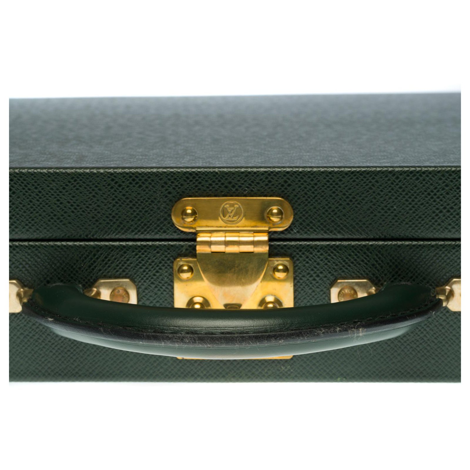 Majestic Louis Vuitton President Attaché Case in green Taiga leather,  garniture en métal doré ref.314556 - Joli Closet