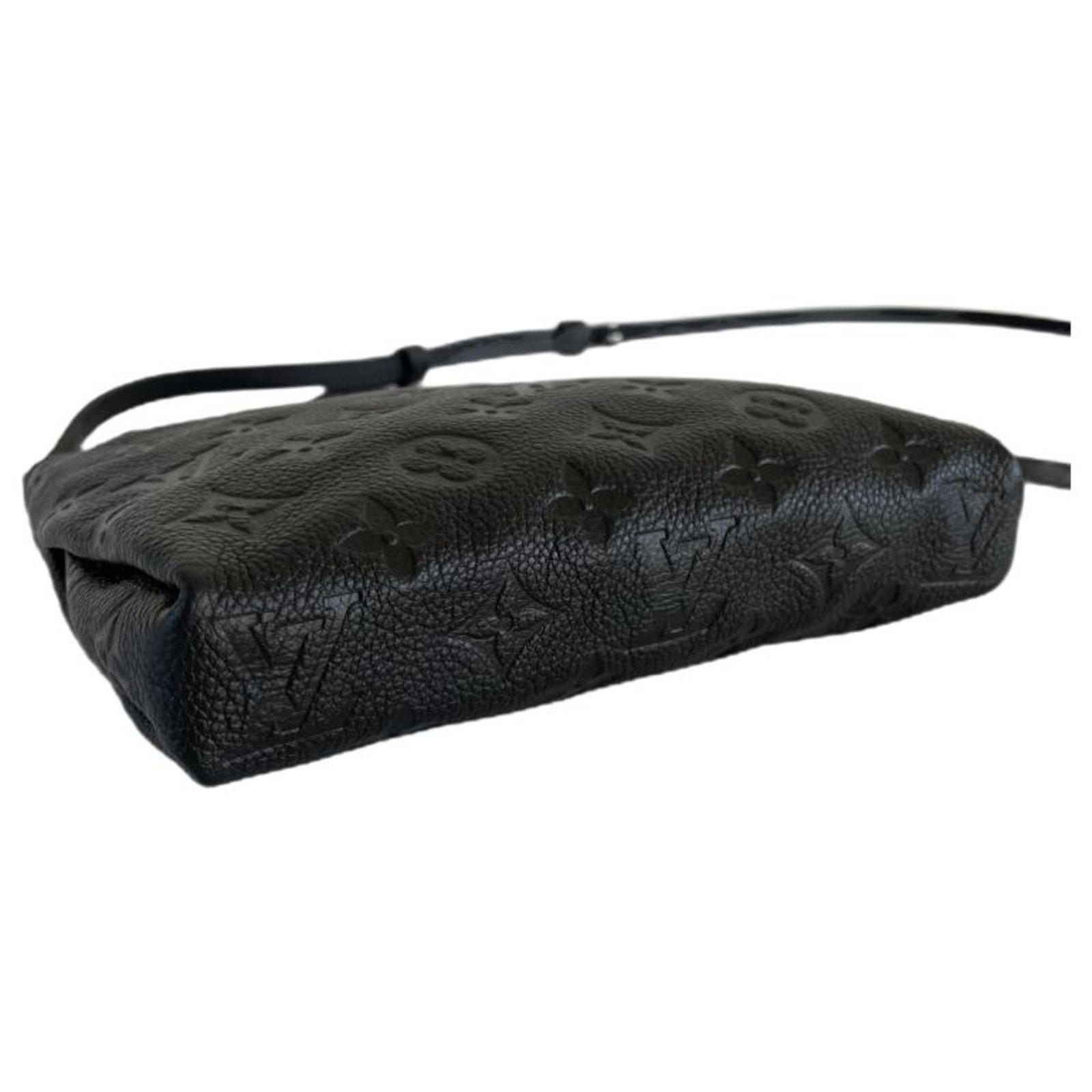 Louis Vuitton Clutch bags Black Leather ref.63494 - Joli Closet