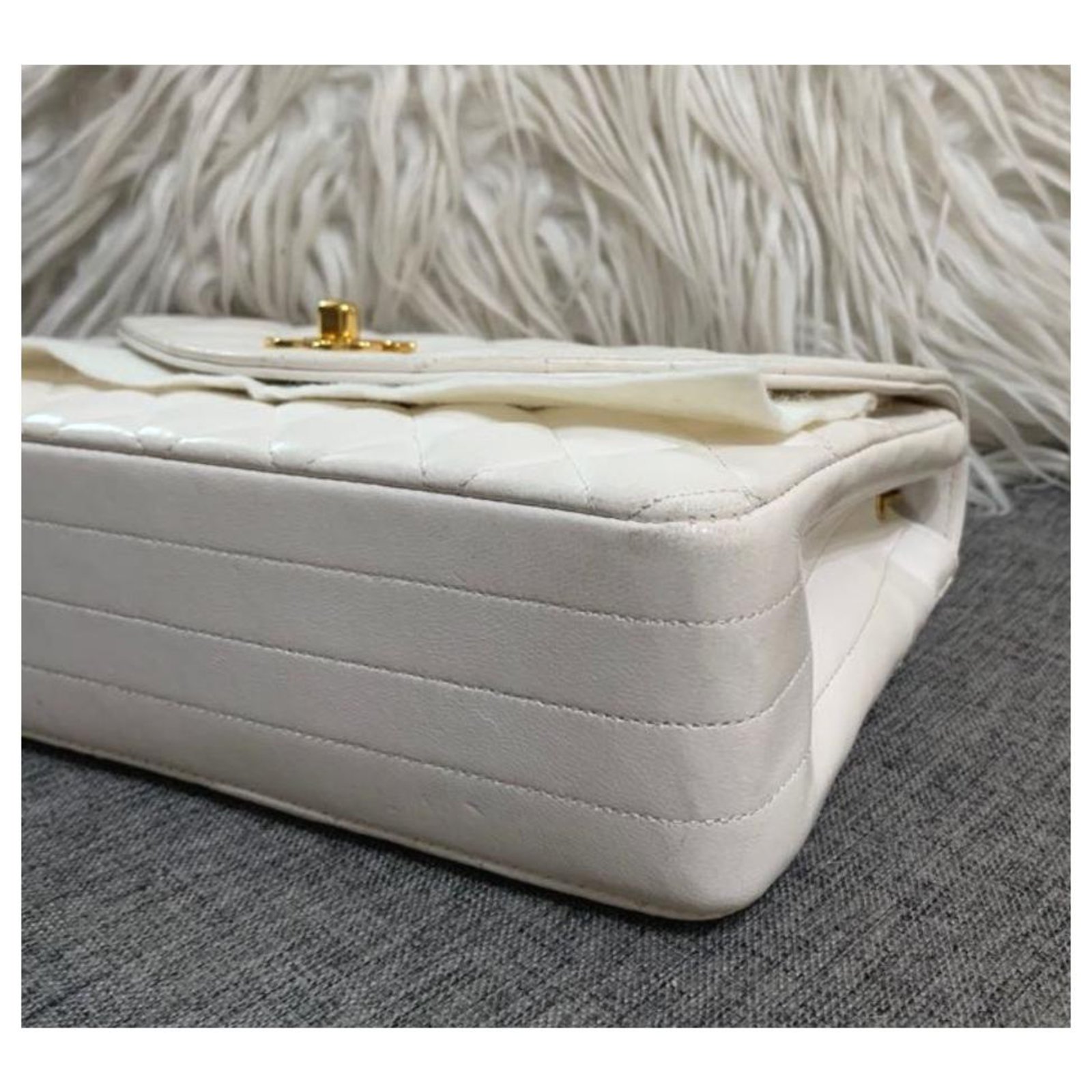 Vintage Chanel White quilted flap bag 24K gold hardware Leather ref.315388  - Joli Closet