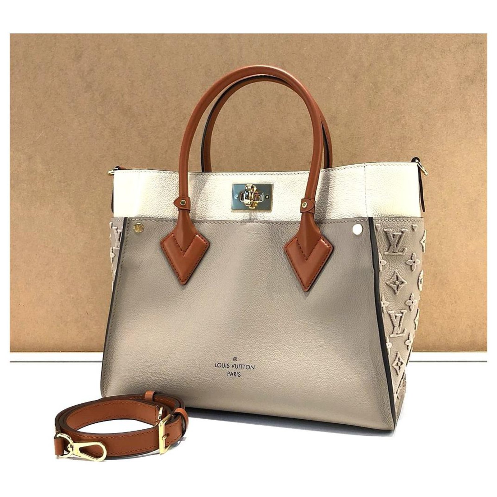 Louis Vuitton LV On My side MM tote bag Cognac Leather ref.649879 - Joli  Closet