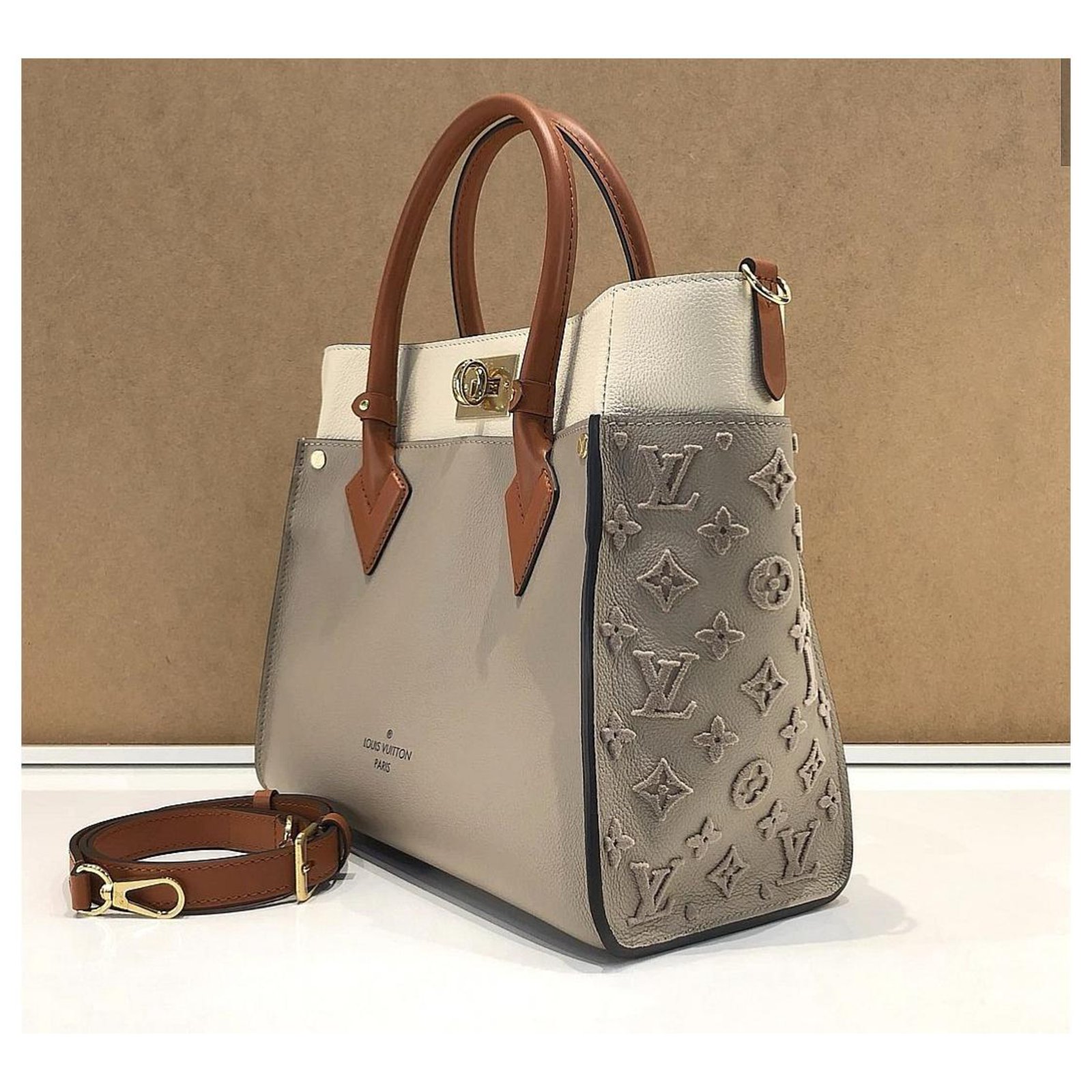 Louis Vuitton LV Onthego MM new Brown Leather ref.219659 - Joli Closet