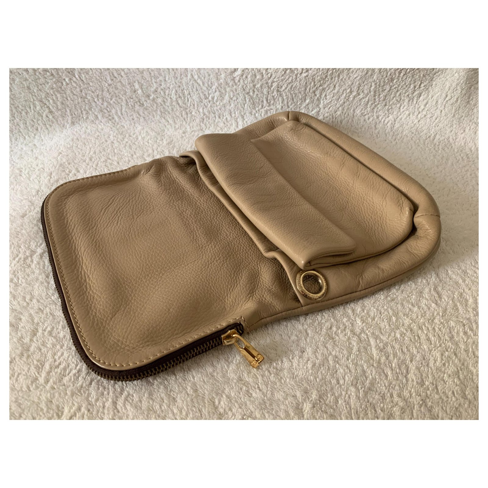 Carolina Herrera Beige Leather Clutch Bag ref.315411 - Joli Closet
