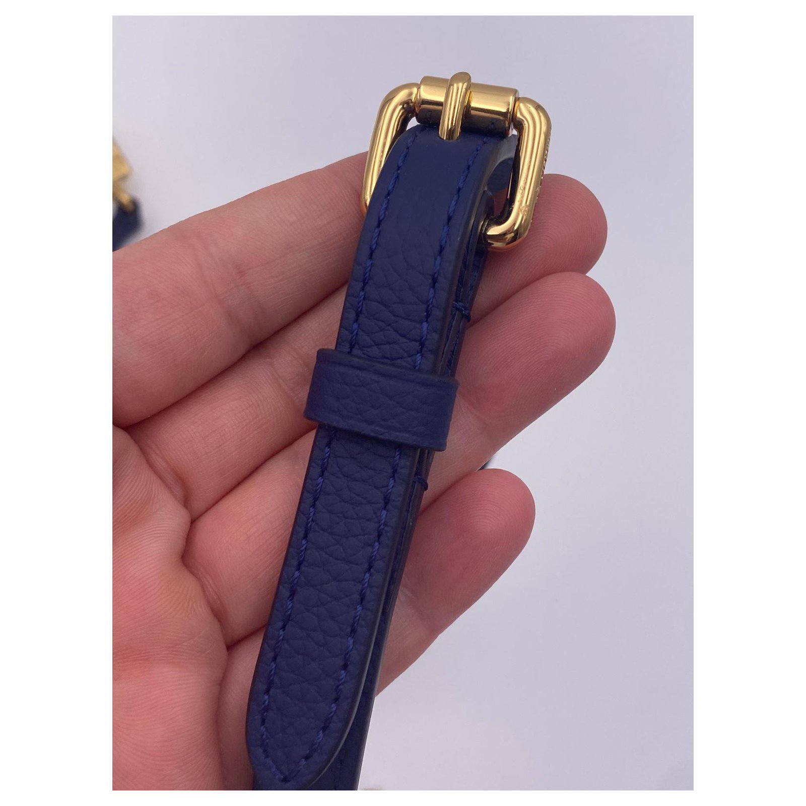 Removable Louis Vuitton shoulder strap in blue leather ref.315842 - Joli  Closet