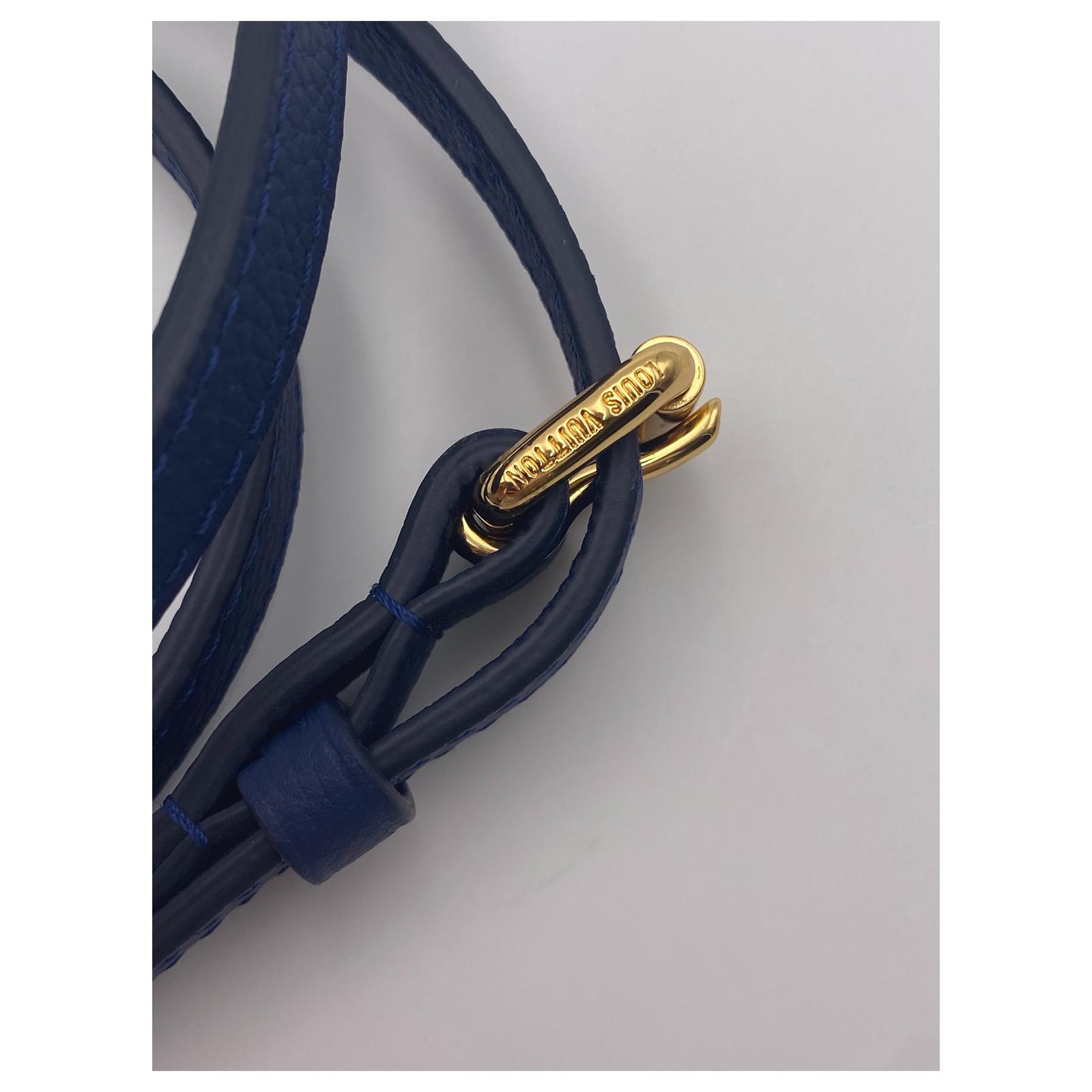 Removable Louis Vuitton shoulder strap in blue leather ref.315842 - Joli  Closet