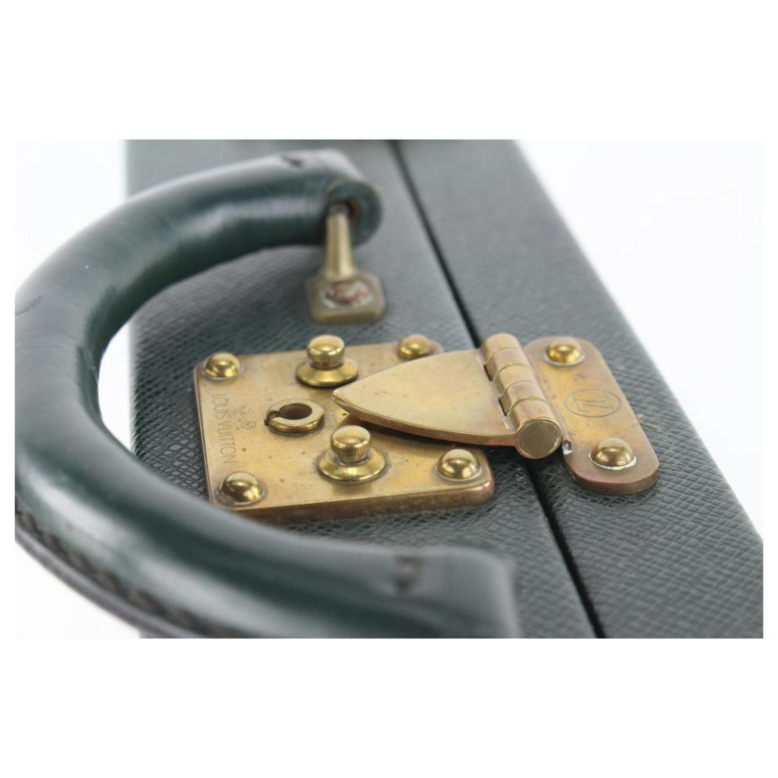 Louis Vuitton Green Taiga President Classeur Attach Hard Trunk Briefcase  Leather ref.315897 - Joli Closet