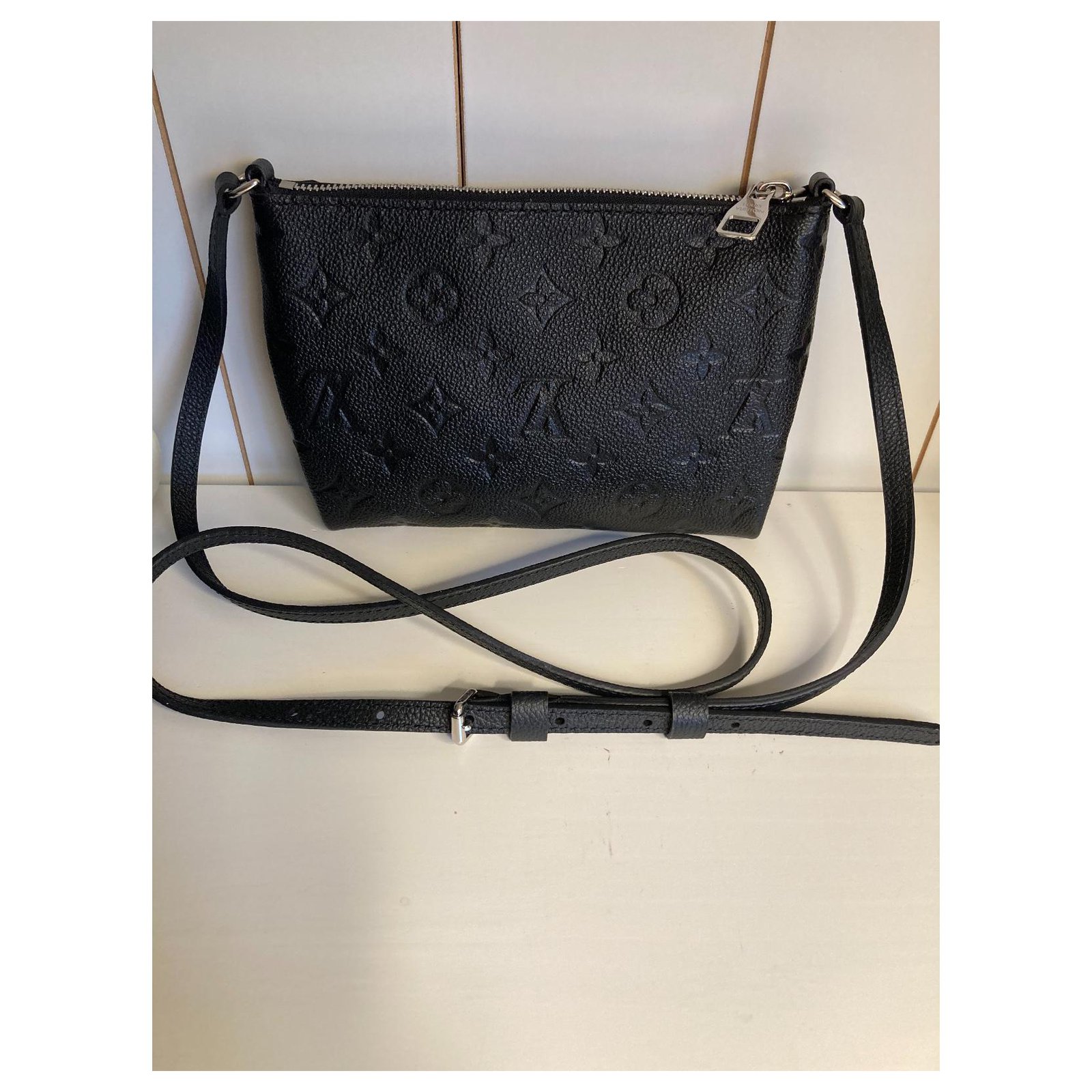 Louis Vuitton Pallas Black Leather ref.395784 - Joli Closet