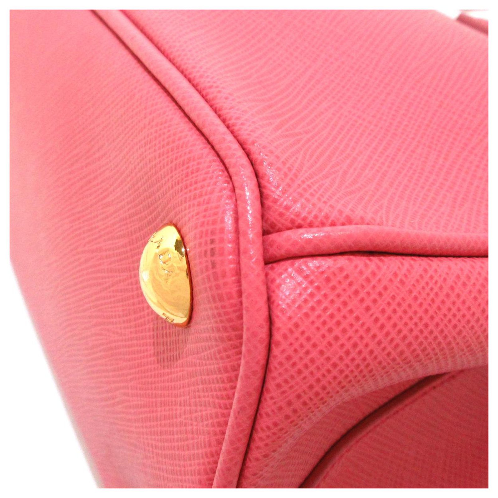 Prada Saffiano Lux Fuschia Leather ref.317645 - Joli Closet