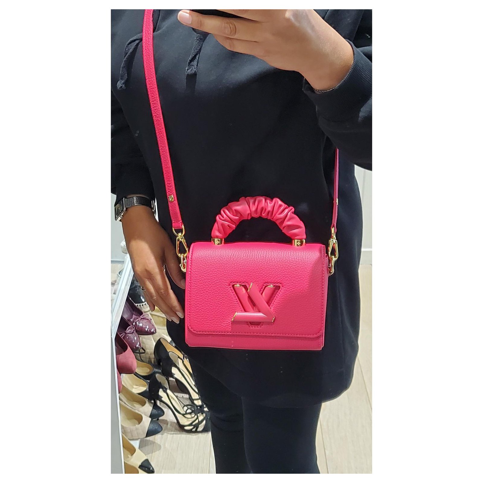 Twist leather crossbody bag Louis Vuitton Pink in Leather - 31846449