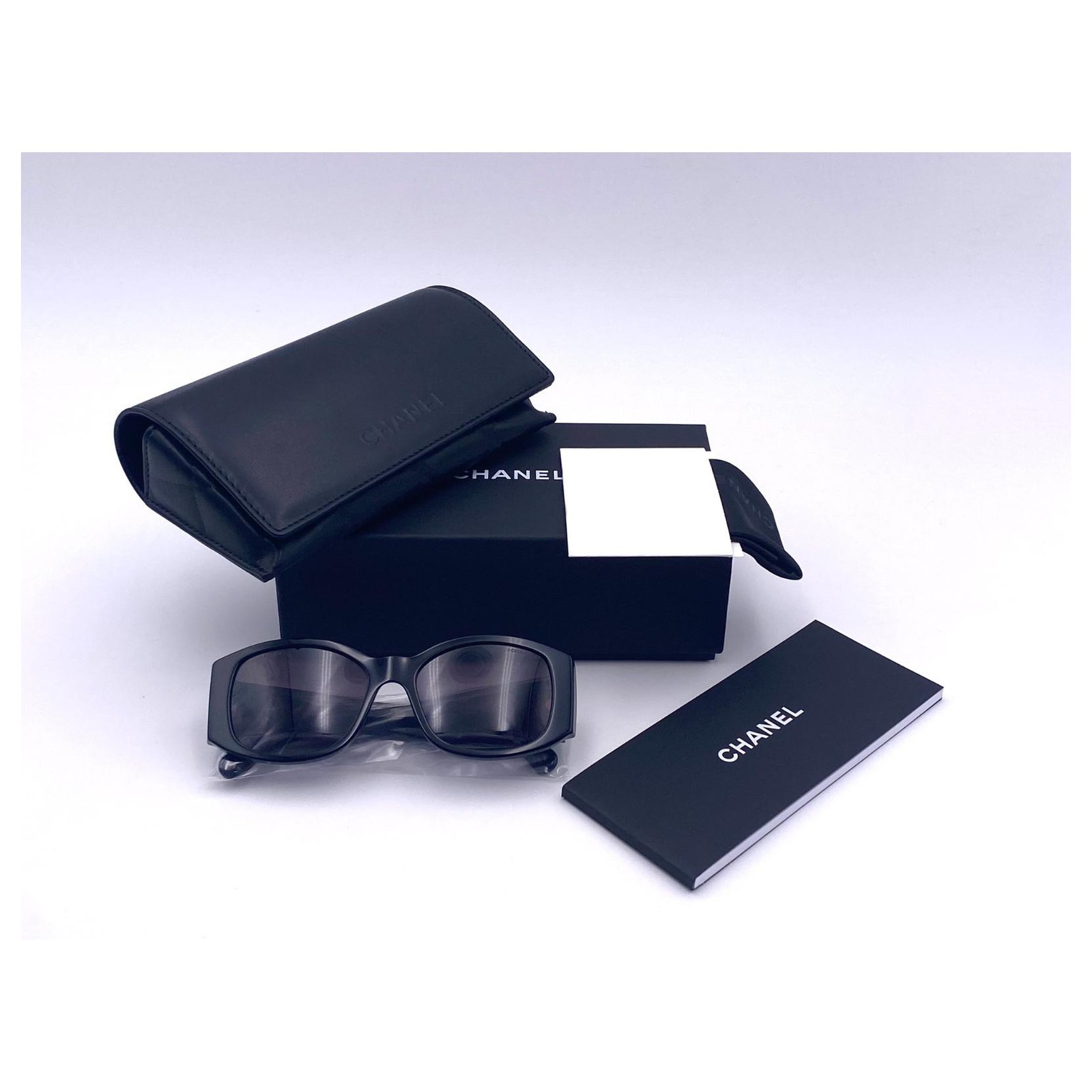 Chanel Oval sunglasses 2021 Black Acetate ref.318770 - Joli Closet