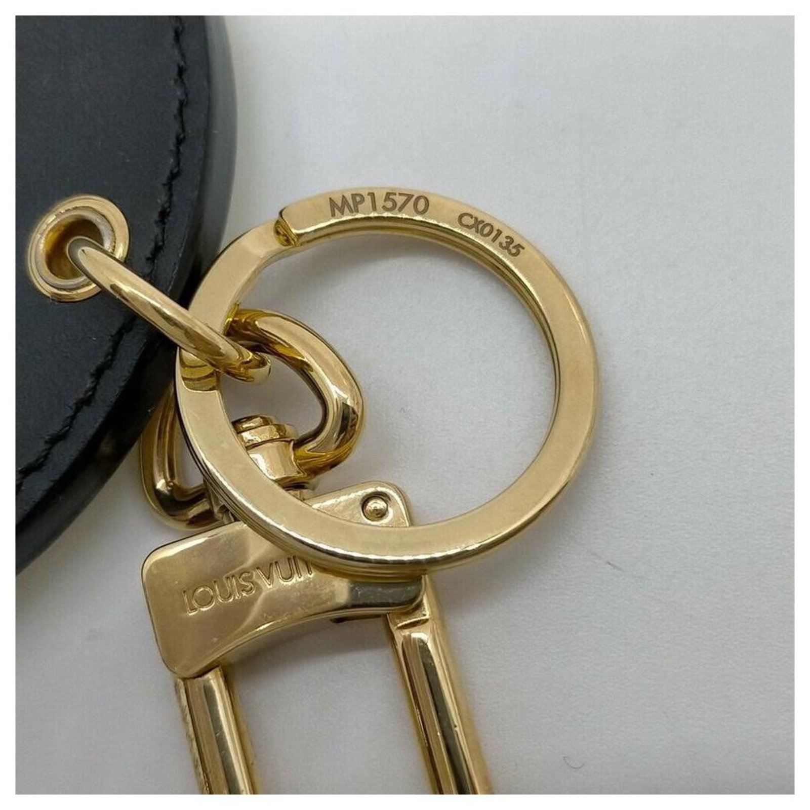 Louis Vuitton Illustre Nail Polish Bag Charm Key Chain Leather White gold  Metal ref.318910 - Joli Closet