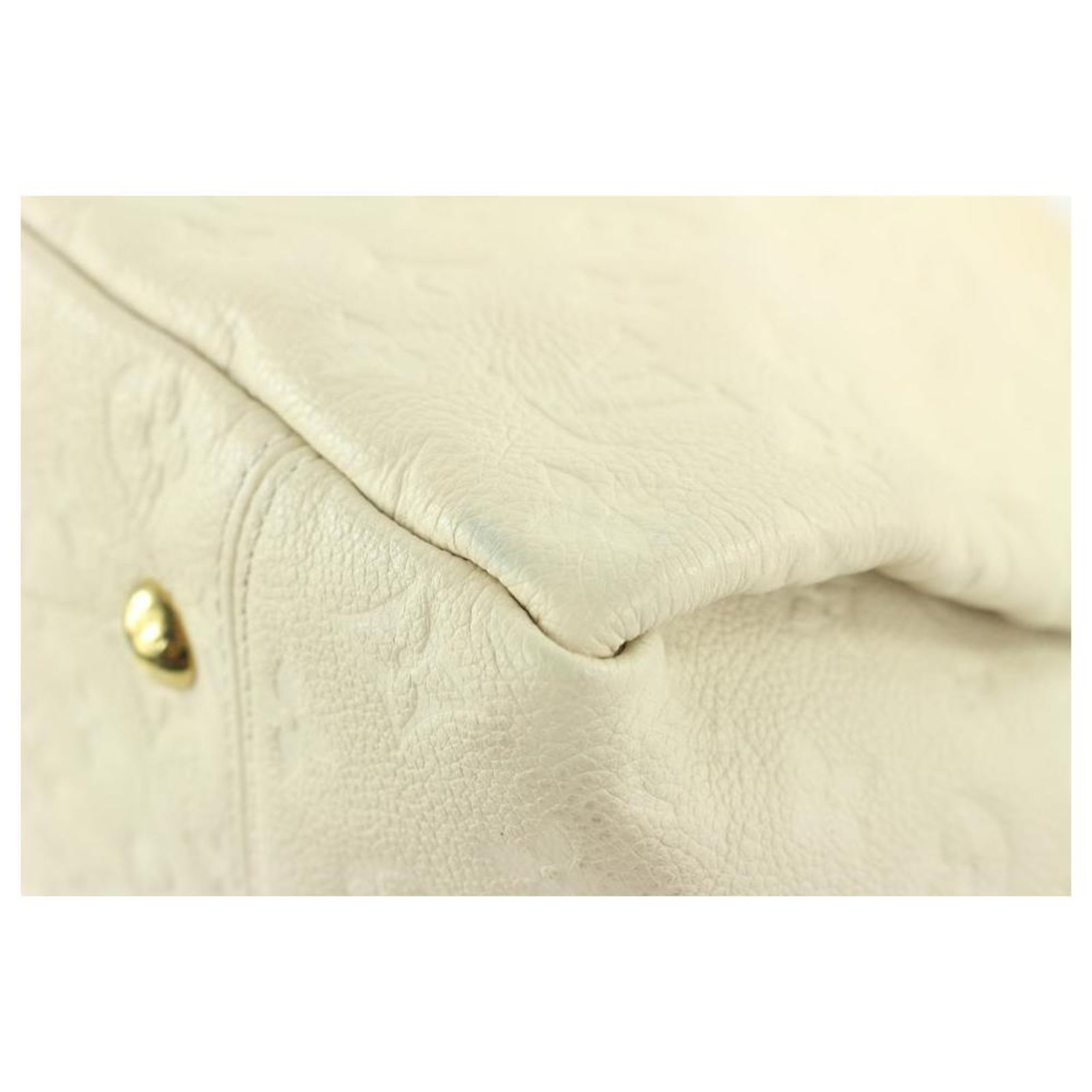Louis Vuitton Ivory Neige Monogram Empreinte Leather Artsy MM Hobo Bag  ref.318926 - Joli Closet