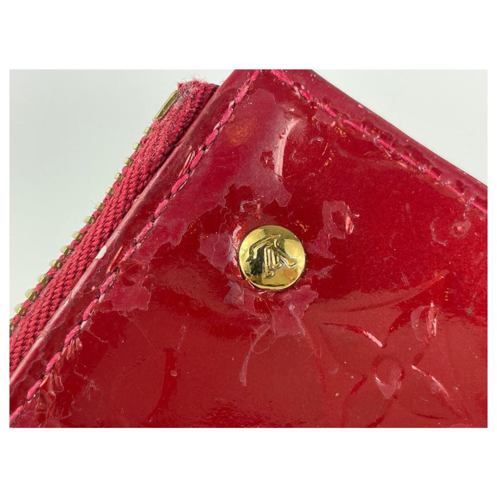 Louis Vuitton Brooch Red Plastic ref.586868 - Joli Closet