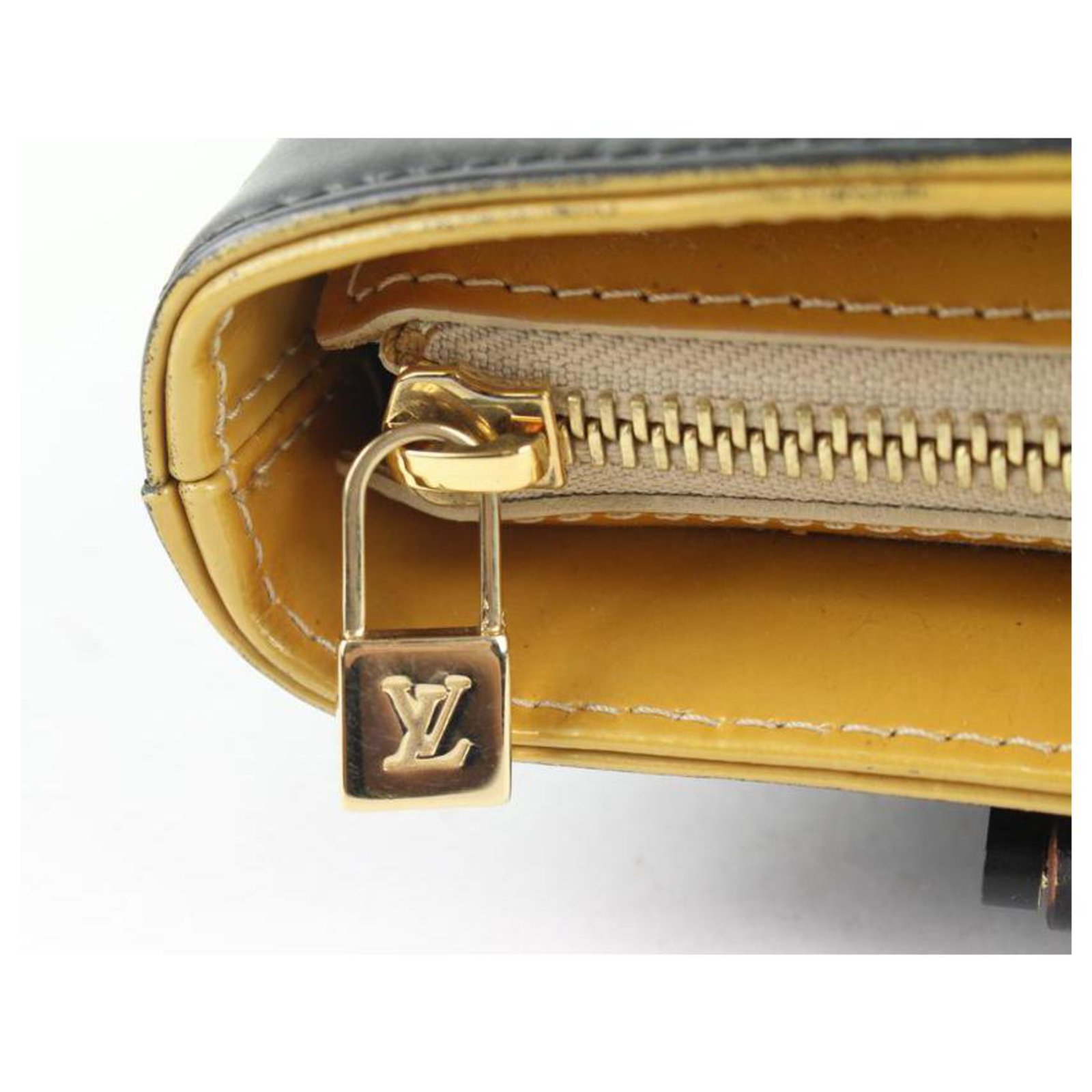 Louis Vuitton Black Monogram Vernis Matte Houston Tote bag Leather  ref.319025 - Joli Closet