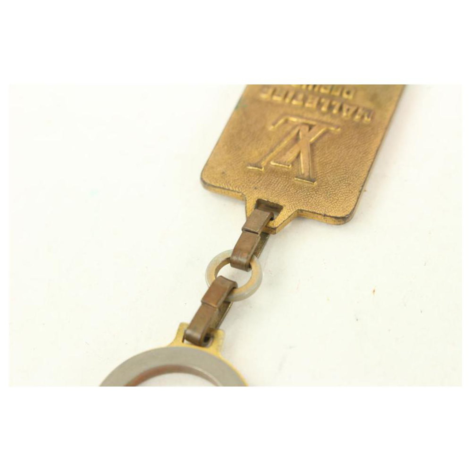 Louis Vuitton Brass Malletier LV Keychain ref.322413 - Joli Closet