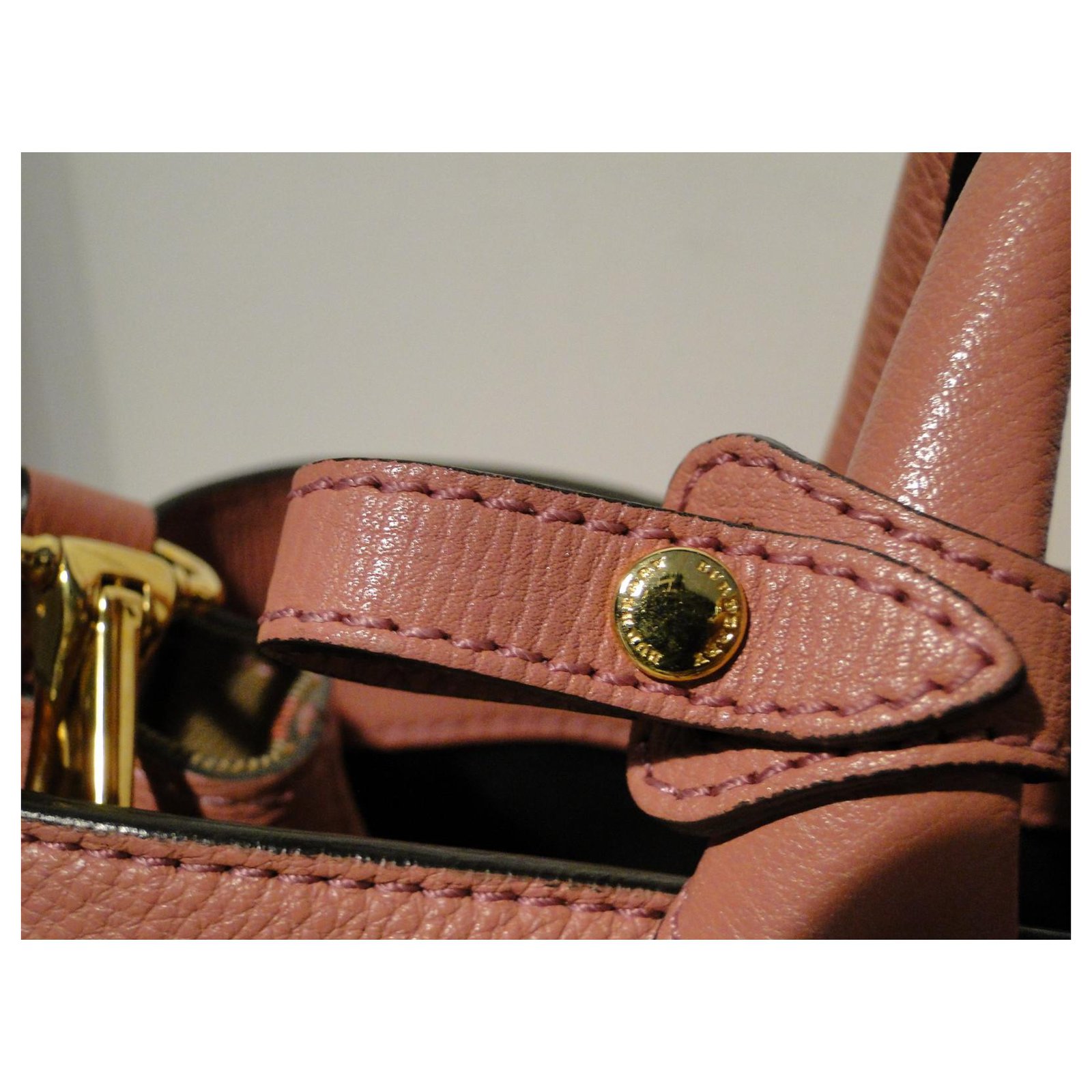 Burberry Logo leather keychain Green ref.87699 - Joli Closet