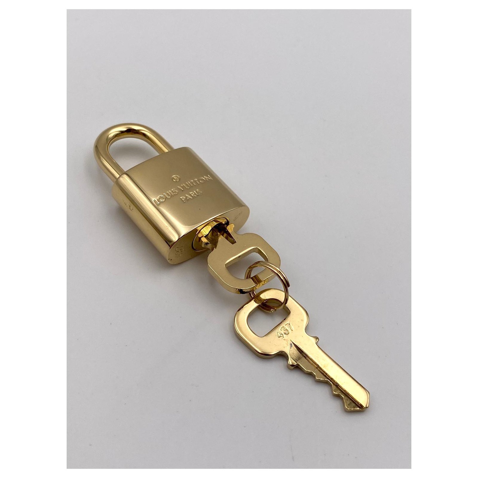 Louis Vuitton padlock 311 gold Golden Steel ref.397326 - Joli Closet