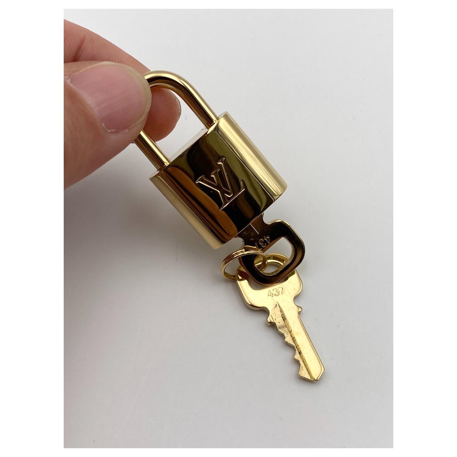 Louis Vuitton padlock 10Set Gold Tone LV Auth 44573 Metal ref.960617 - Joli  Closet