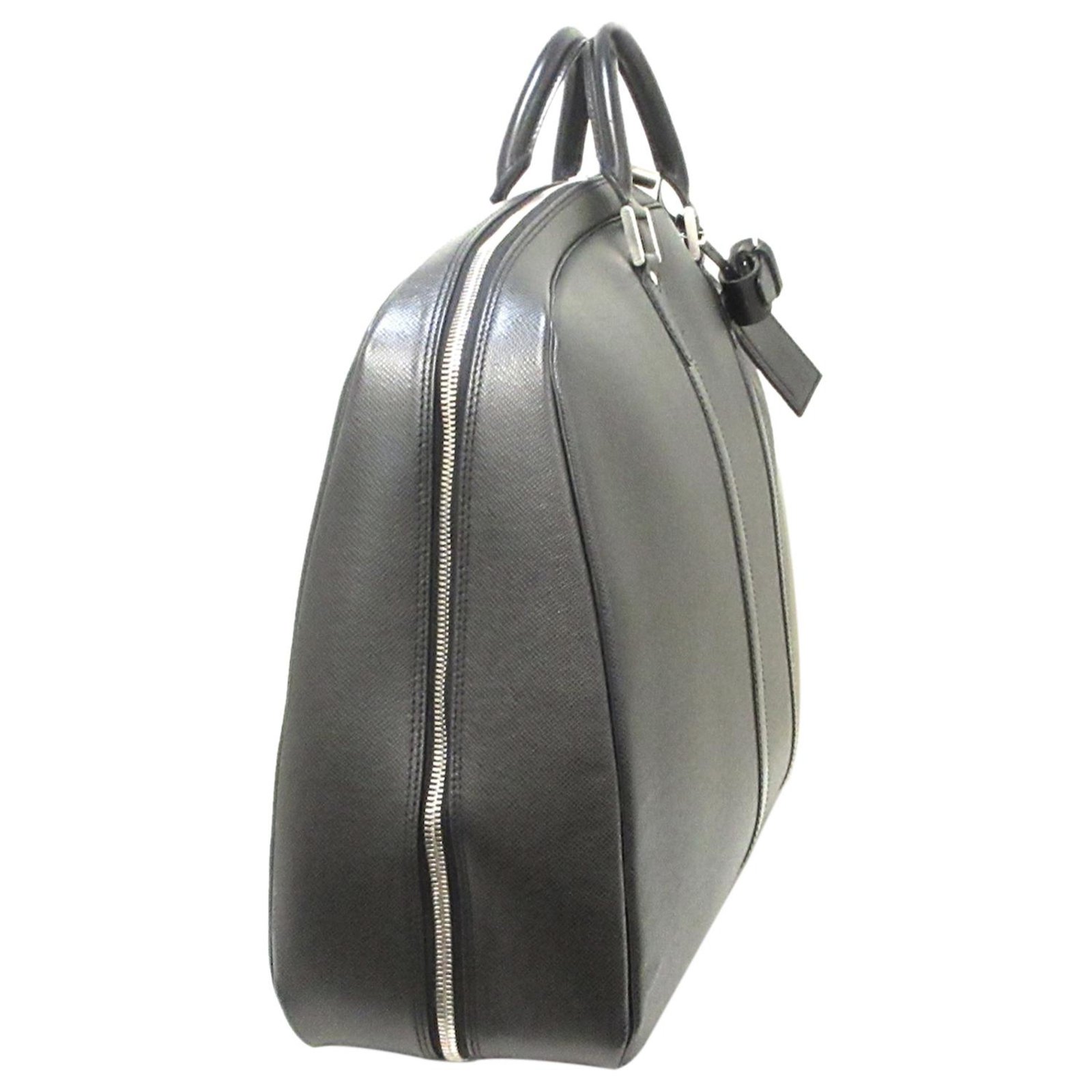 Louis Vuitton Black Taiga Kendall GM Leather ref.325122 - Joli Closet