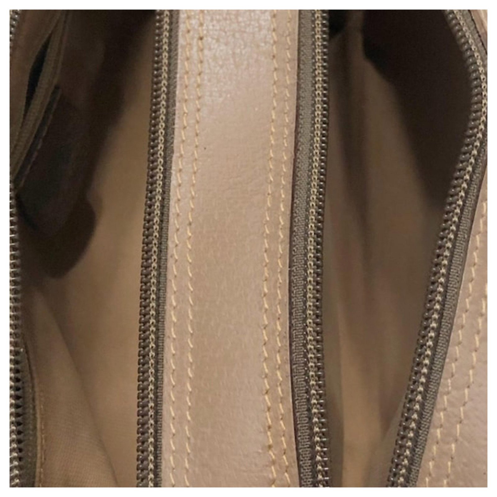 Gucci Brown GG Supreme Clutch Bag Beige Leather Cloth Pony-style calfskin  Cloth ref.327415 - Joli Closet