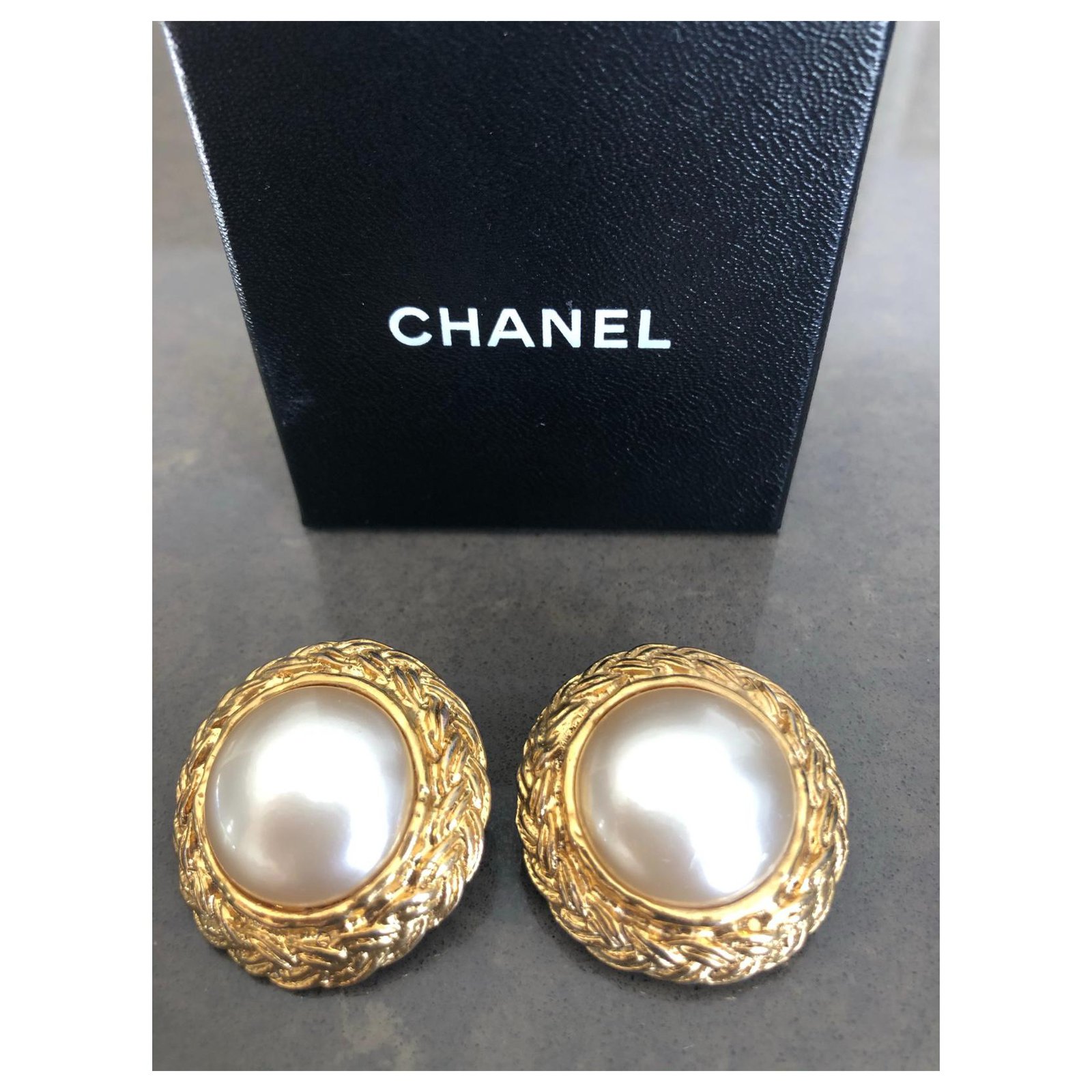 Chanel vintage earrings Golden Pearl ref.328049 - Joli Closet