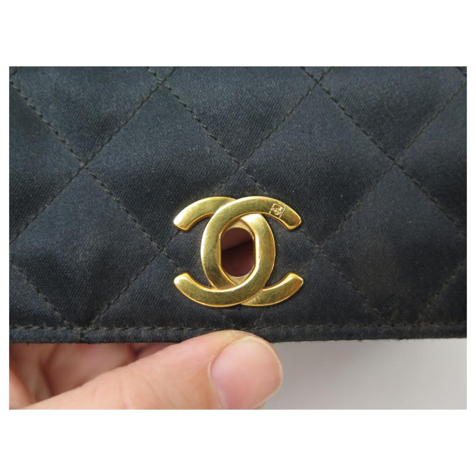 VINTAGE CHANEL MINI TIMELESS HANDBAG IN SATIN QUILTED BANDOULIERE HAND BAG  Black Cloth ref.328904 - Joli Closet