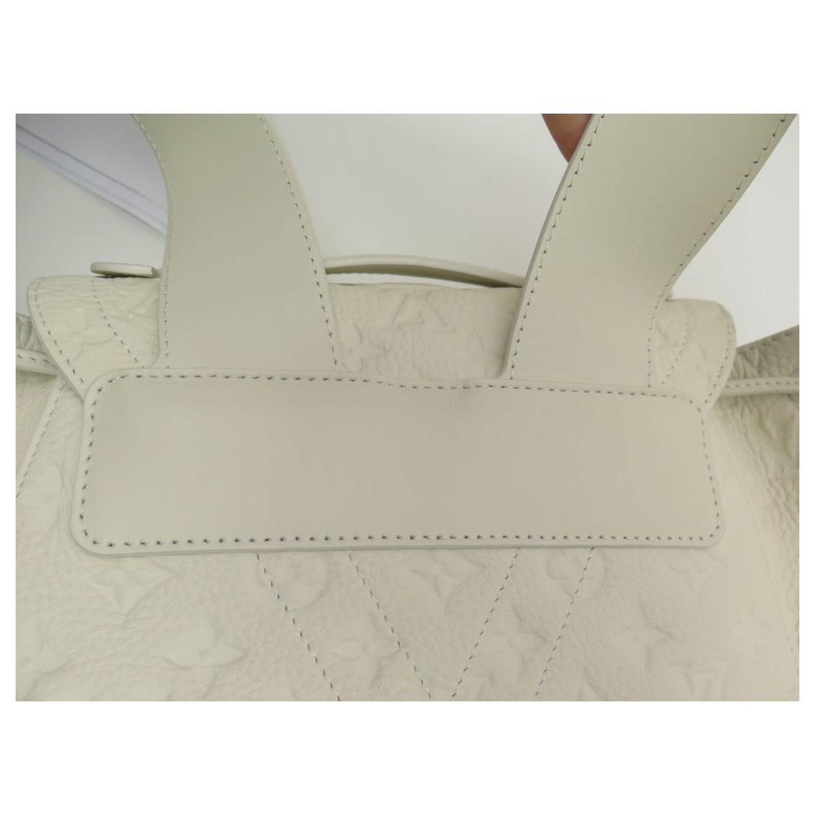Louis Vuitton GM Sheets White ref.107312 - Joli Closet