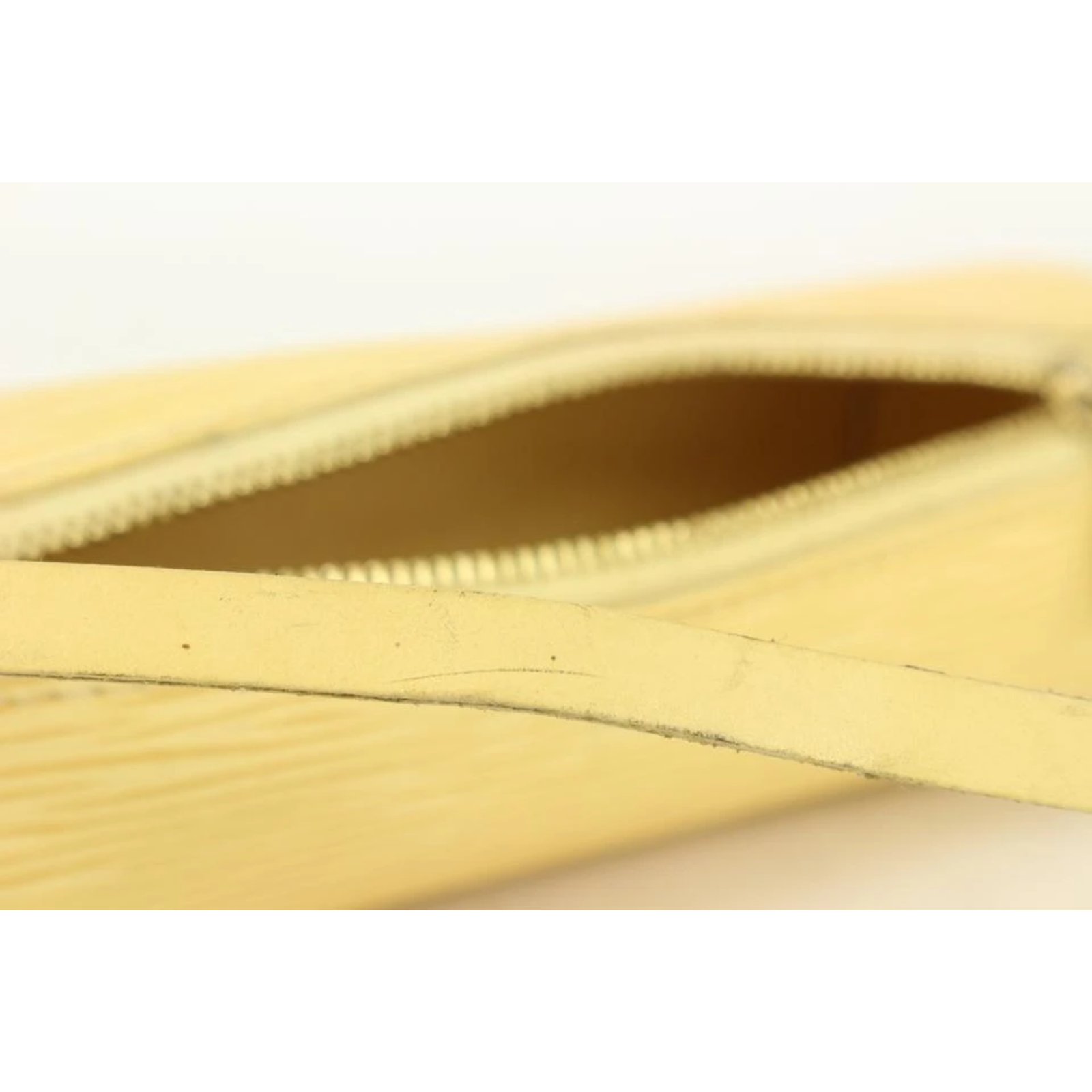 Louis Vuitton Mini Papillon Epi Soufflot Wristlet Pouch Vanilla Beige  Yellow 34LA53A ref.291343 - Joli Closet