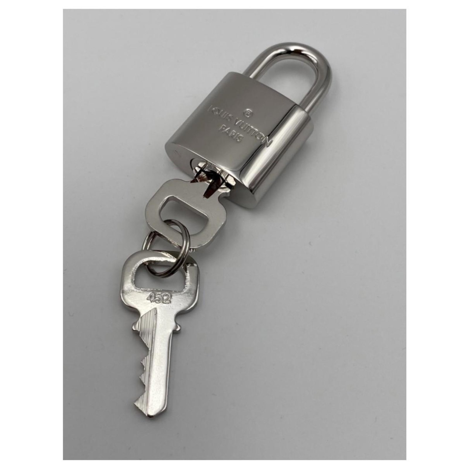 Louis Vuitton padlock 452 Argento Silvery Metal ref.624208 - Joli