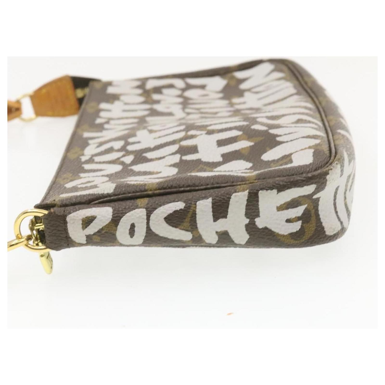 Authc-Louis-Vuitton-Monogram-Graffiti-Pochette-Accessoires-Pouch-M92192