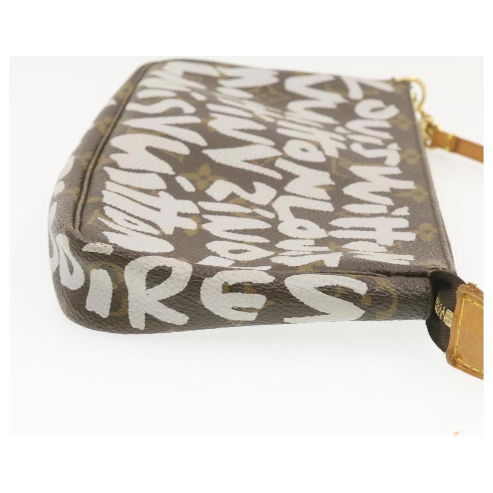 LOUIS VUITTON Monogram Graffiti Pochette Accessories Kaki 1312995