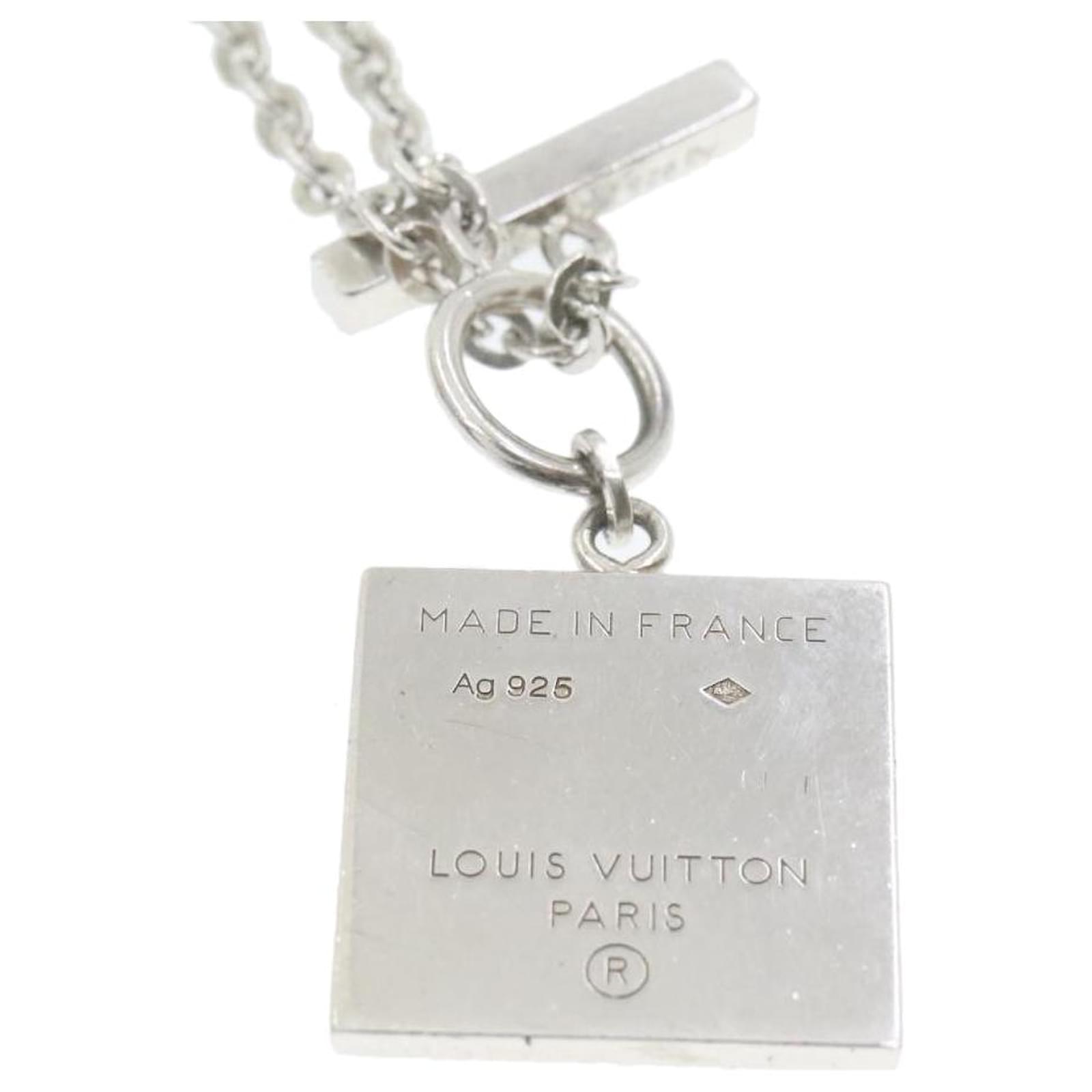 LOUIS VUITTON V Pandantif Necklace Red Silver M65363 LV Auth 21643 Silvery  Metal ref.336289 - Joli Closet