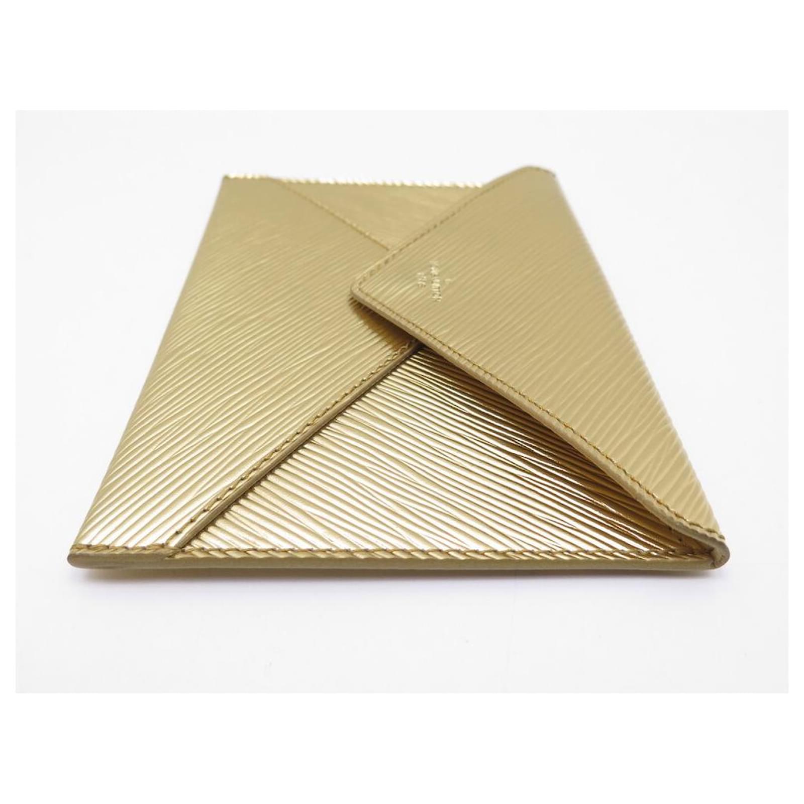 NEW LOUIS VUITTON POUCH INVITATION IN GOLD EPI LEATHER LEATHER POUCH Golden  ref.340990 - Joli Closet