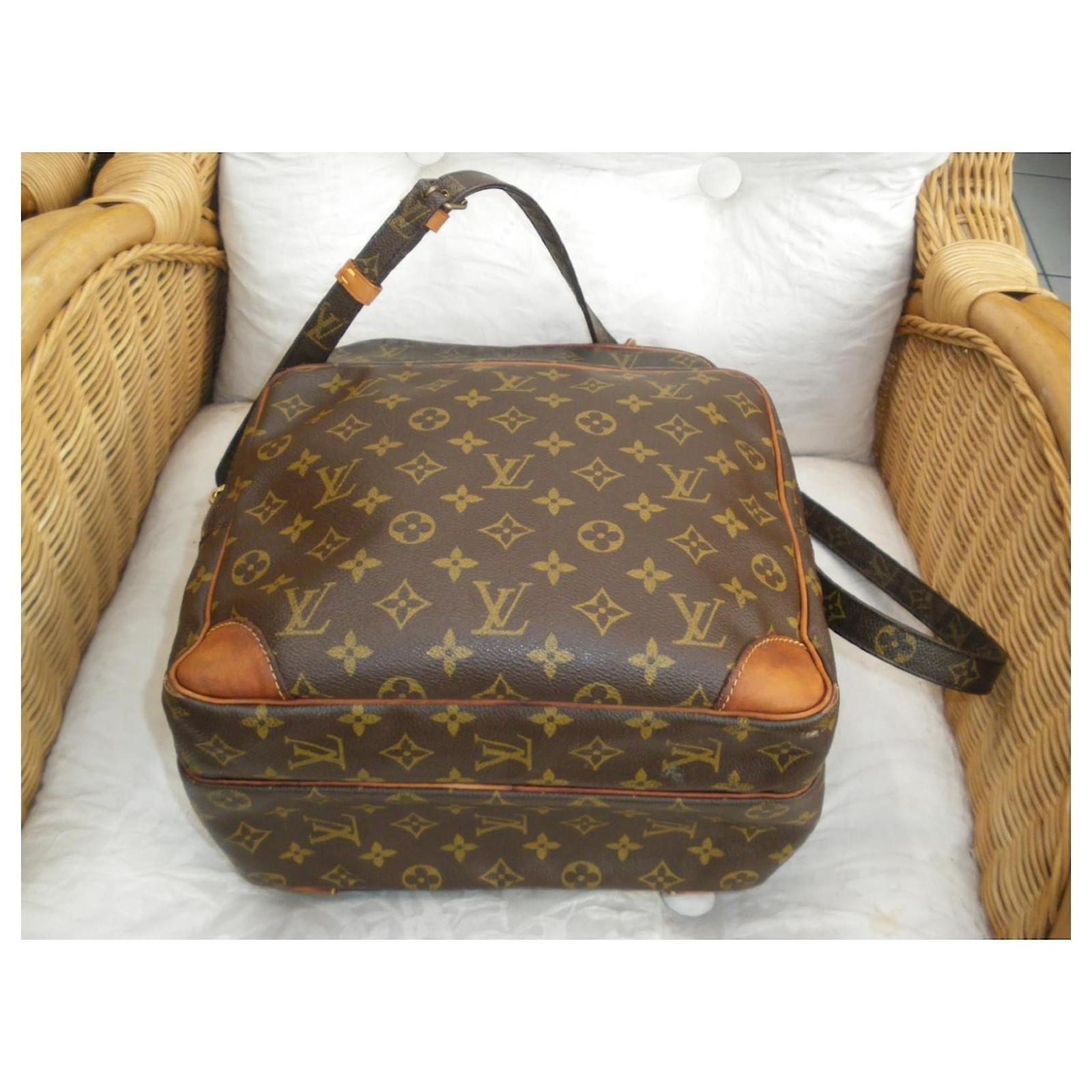 Louis Vuitton Handbags Cloth ref.341388 - Joli Closet