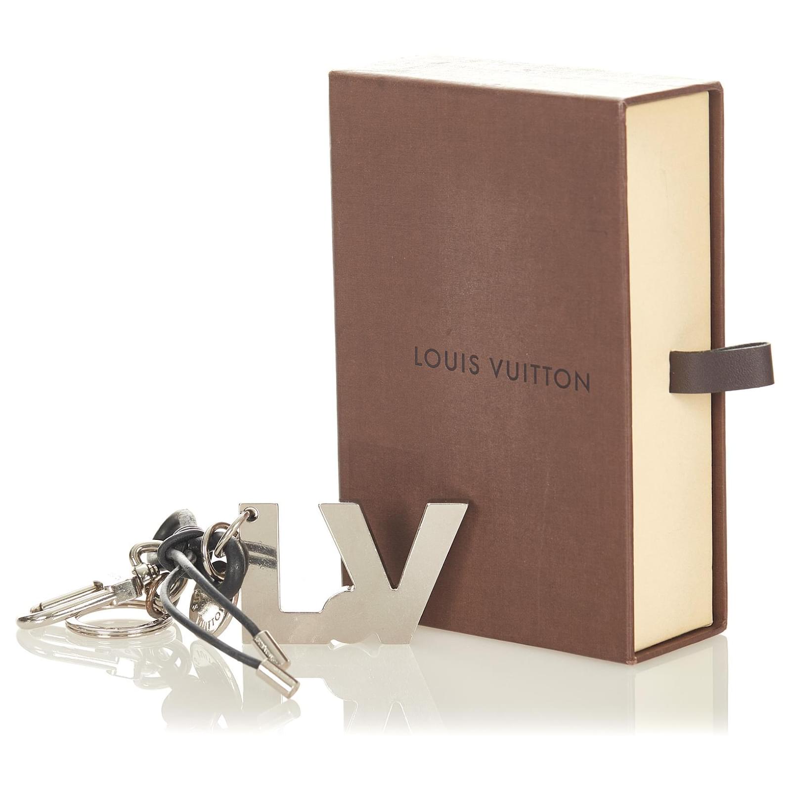 Vintage Authentic Louis Vuitton Silver Metal LV Leather Rope Key
