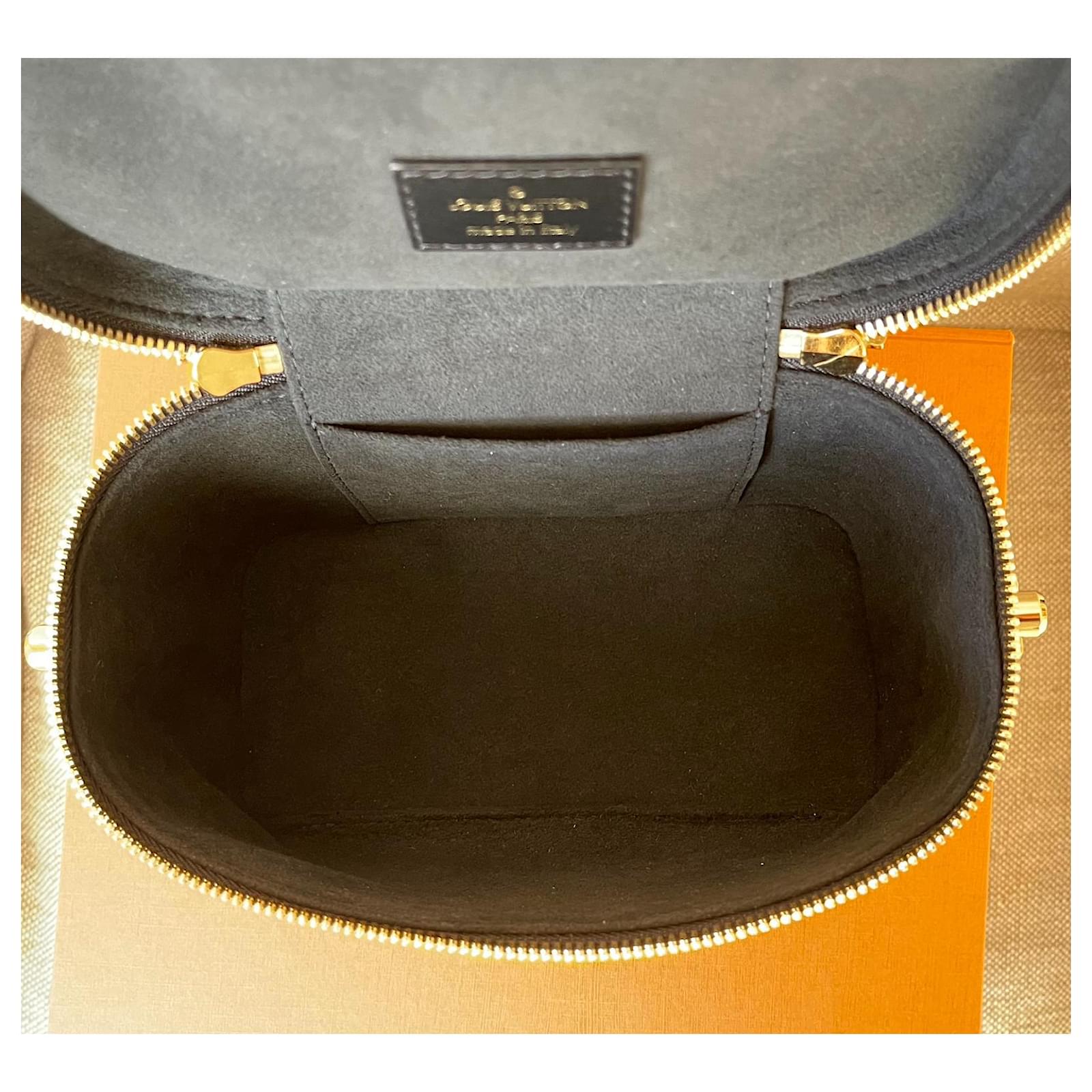 Louis Vuitton Vanity PM Black Leather ref.952932 - Joli Closet