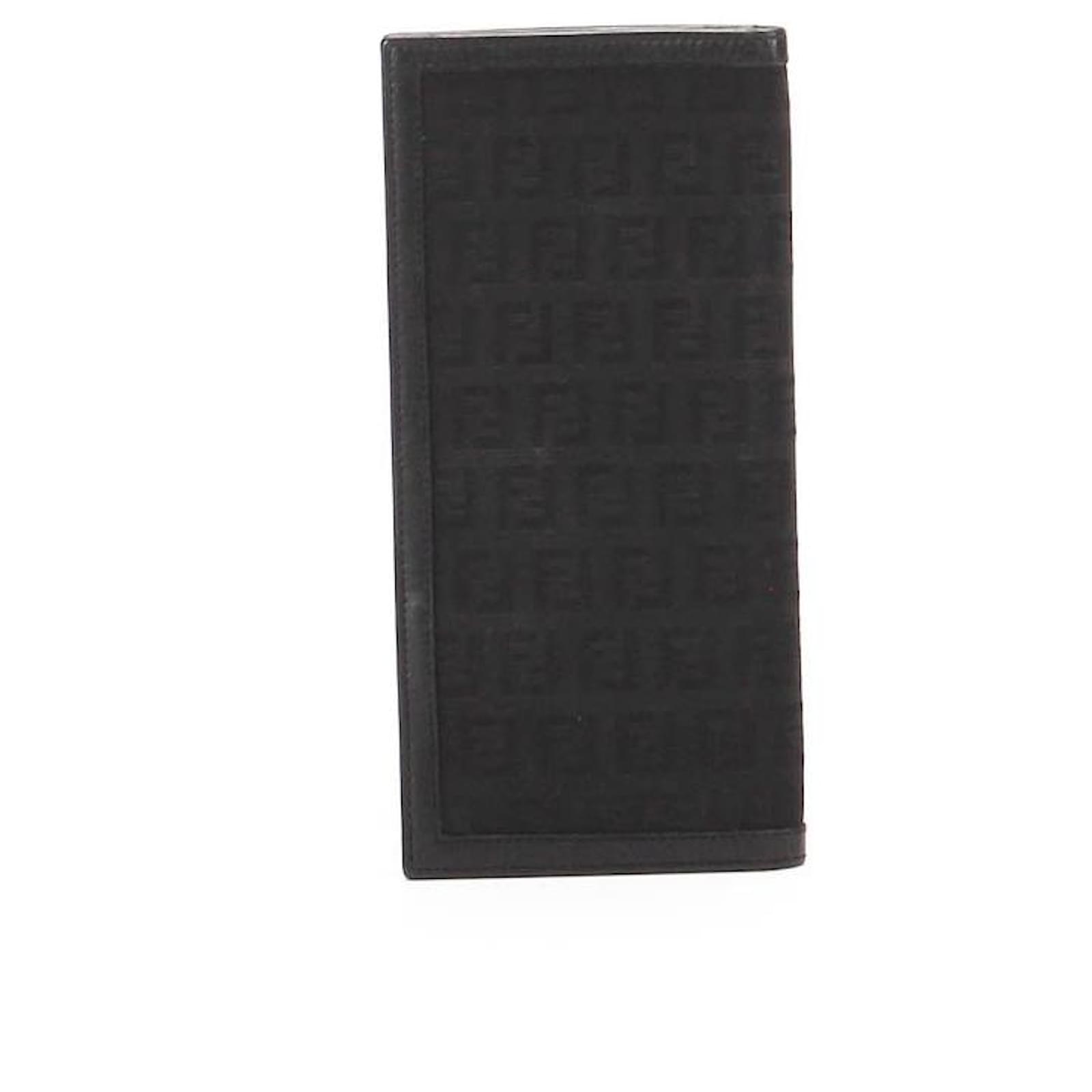 Fendi Passport Case in Black Leather ref.348283 Joli Closet