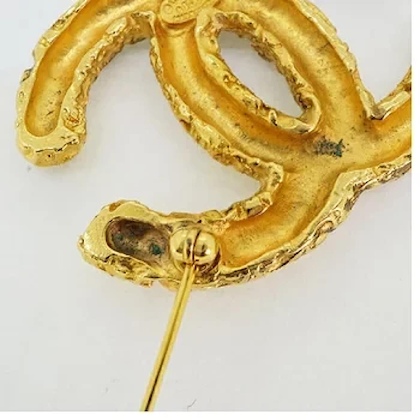 Chanel brooch in gold - Gem