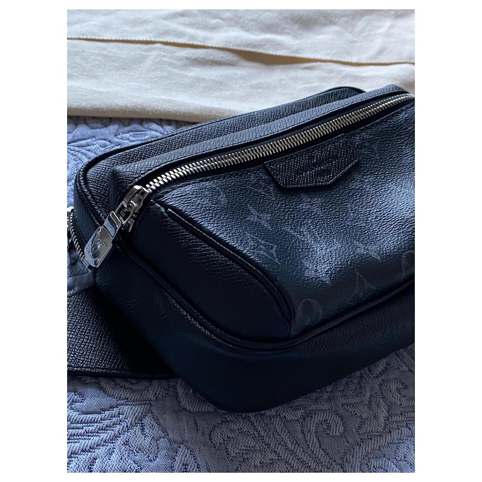 Louis Vuitton Taïgarama belt bag Black Grey Leather ref.350709 - Joli Closet