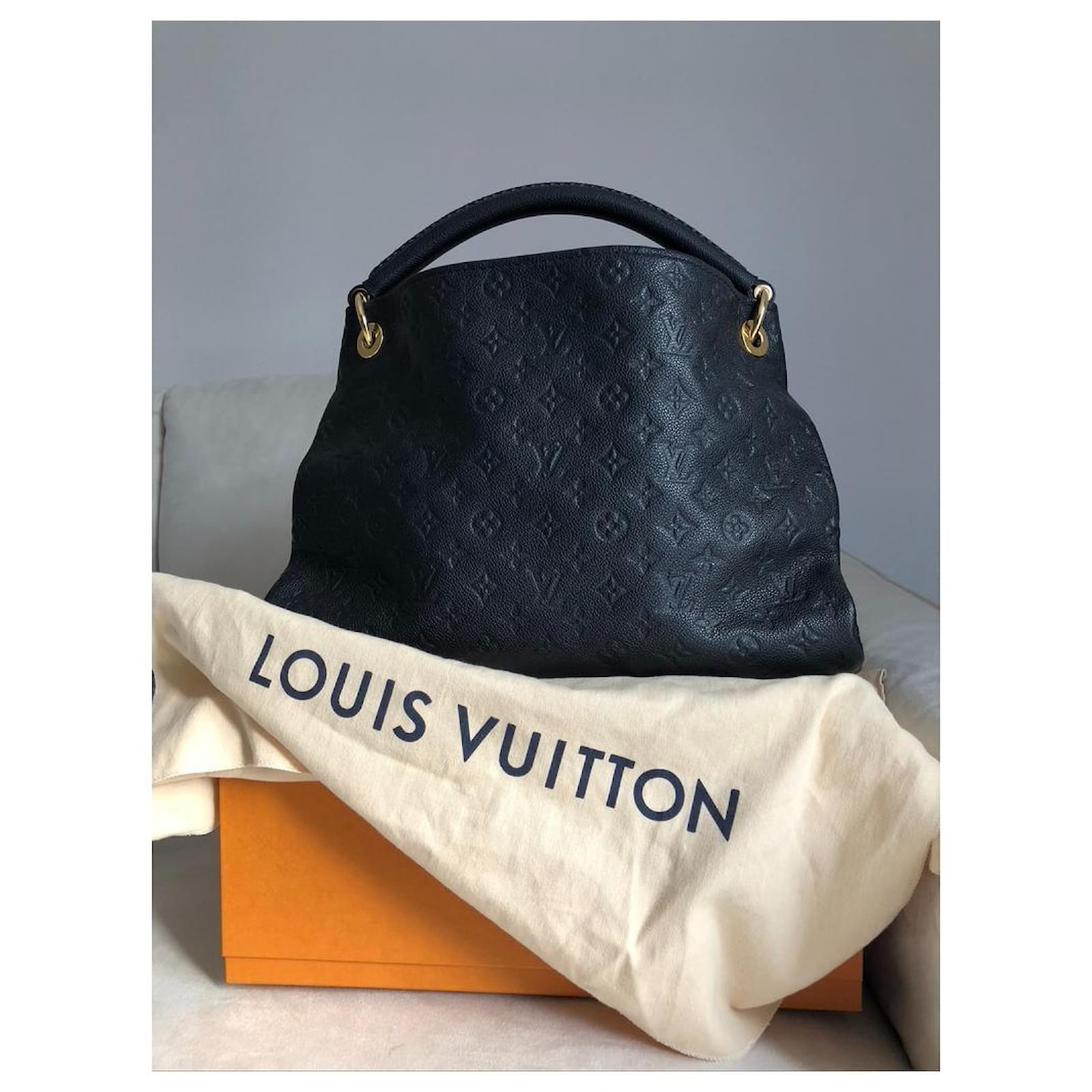 Artsy Louis Vuitton Handbags Navy blue Leather ref.355010 - Joli