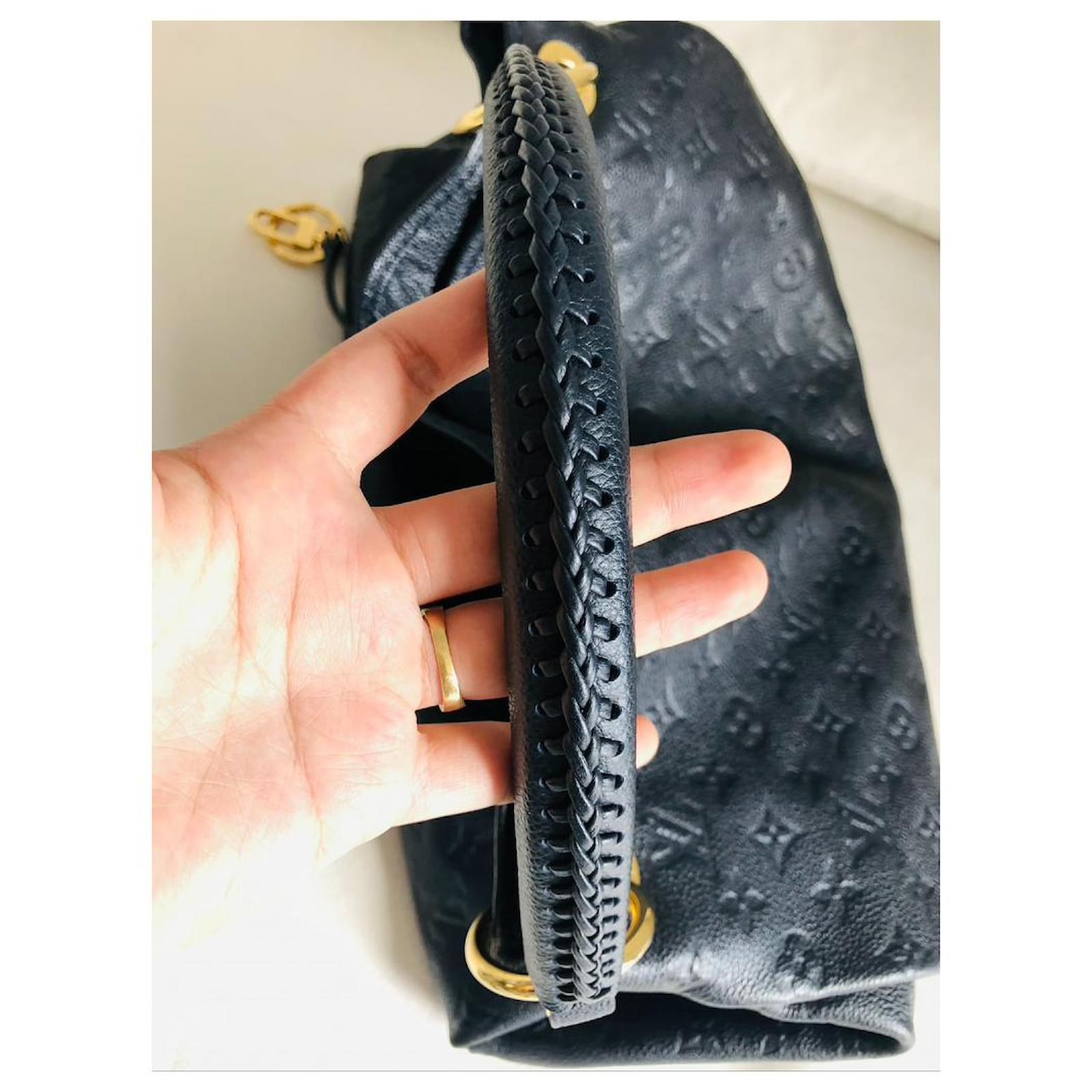 Artsy Louis Vuitton Handbags Navy blue Leather ref.355010 - Joli