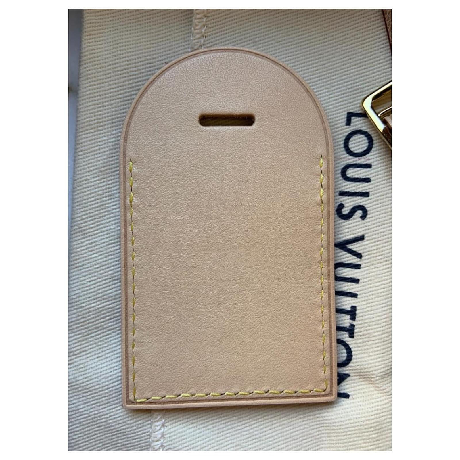 Louis Vuitton Vacchetta large size luggage tag hot stamped Hong Kong  Victoria Harbour Beige Leather ref.210909 - Joli Closet