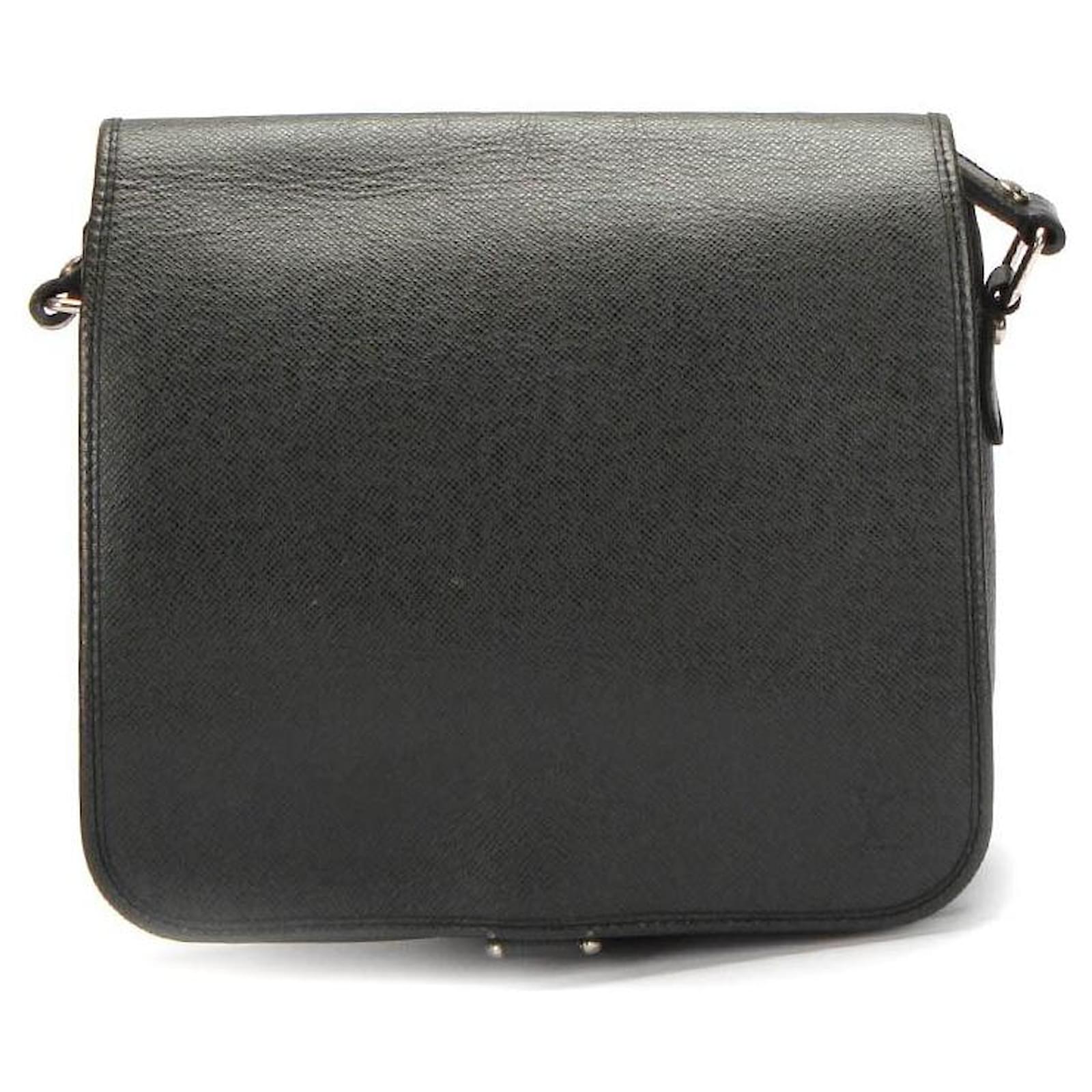 Louis Vuitton Taiga Andrei Messenger Bag Black Leather ref.361285